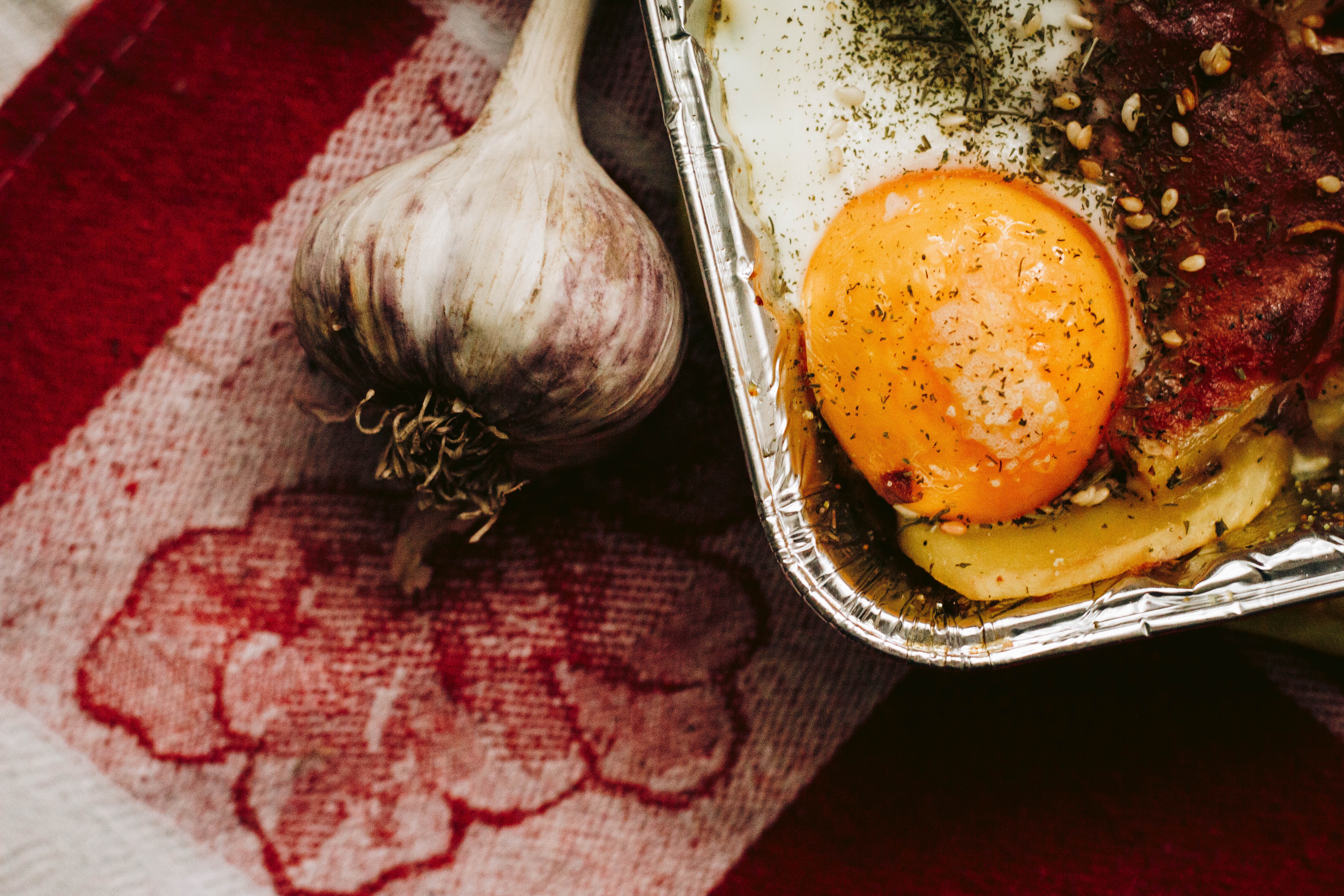 Close-up Photography of Garlic and Egg Yolk, Blur, Garlic, Tasty, Spices, HQ Photo