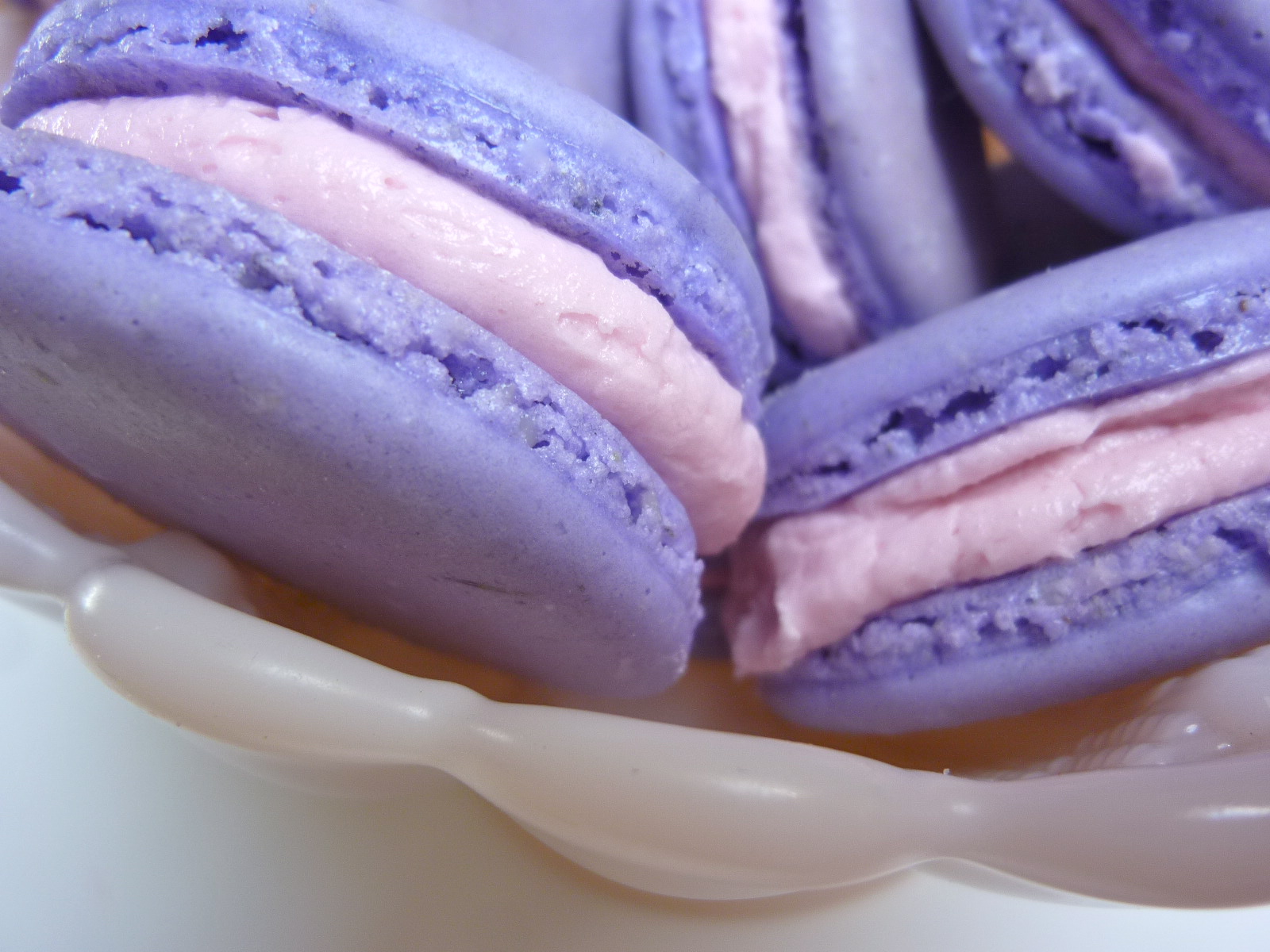 Diary of a Mad Hausfrau: Lavender Macarons with Orchid Buttercream