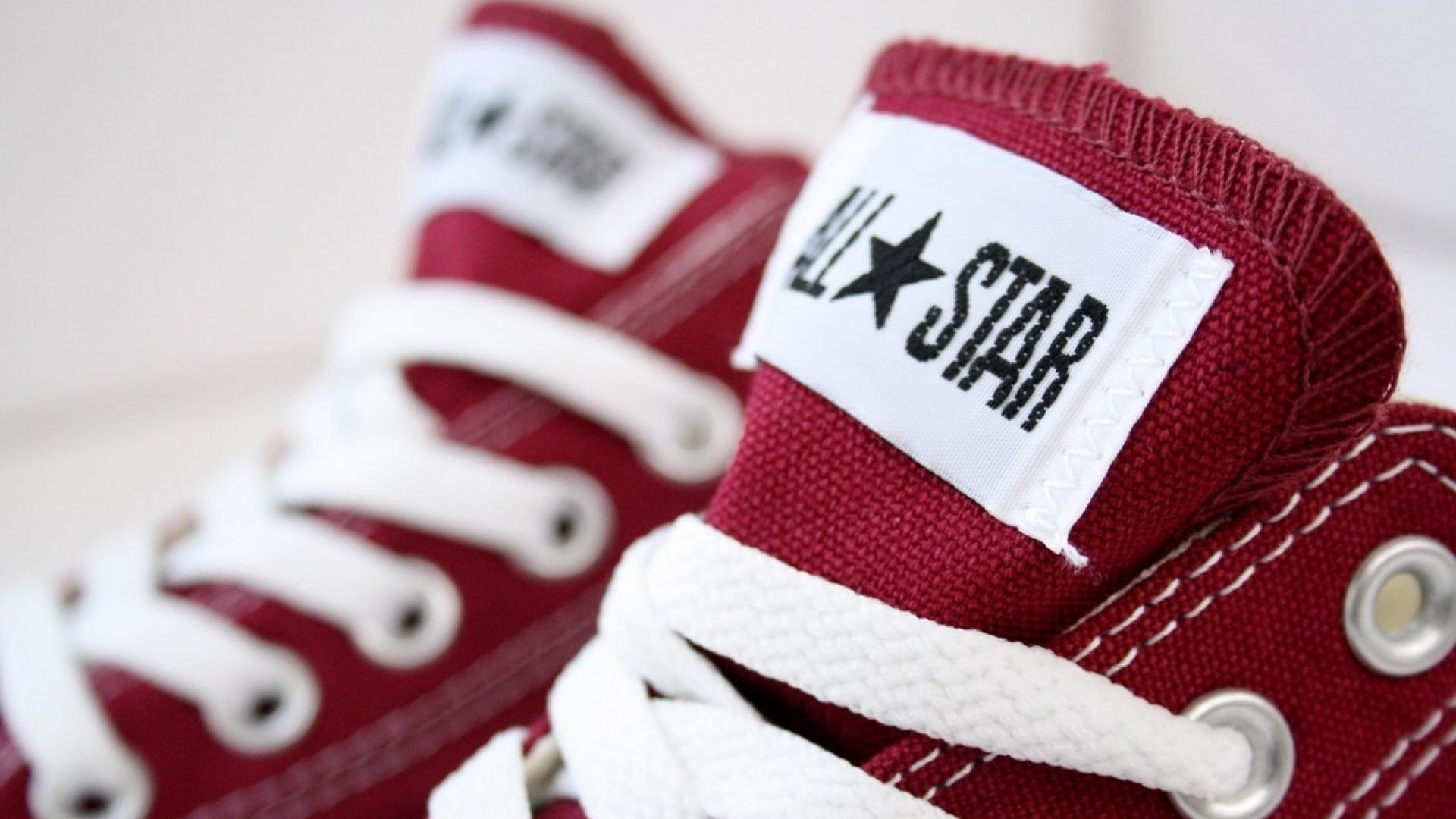 Close-up shoes converse macro sneakers all star red wallpaper | (124999)