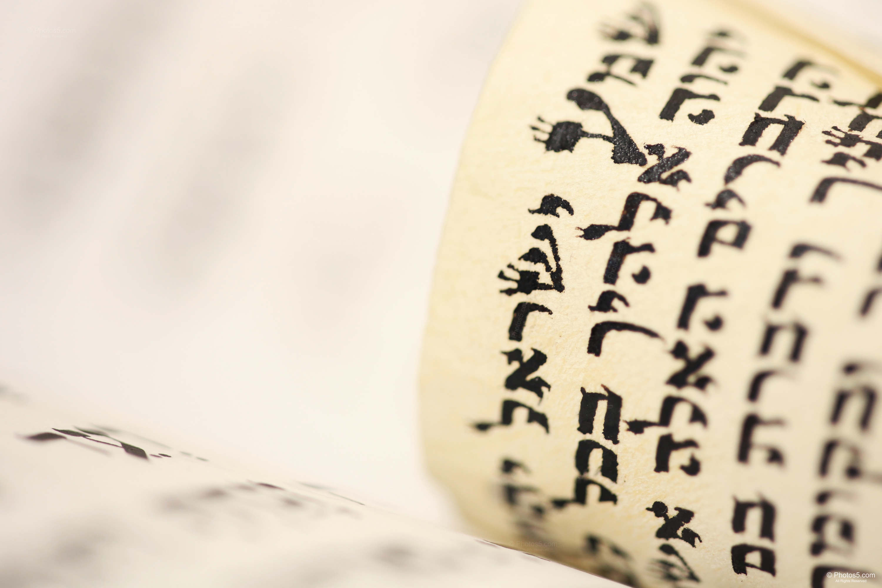 Close Up of Jewish Religious Text in Hebrew – Photos5.com