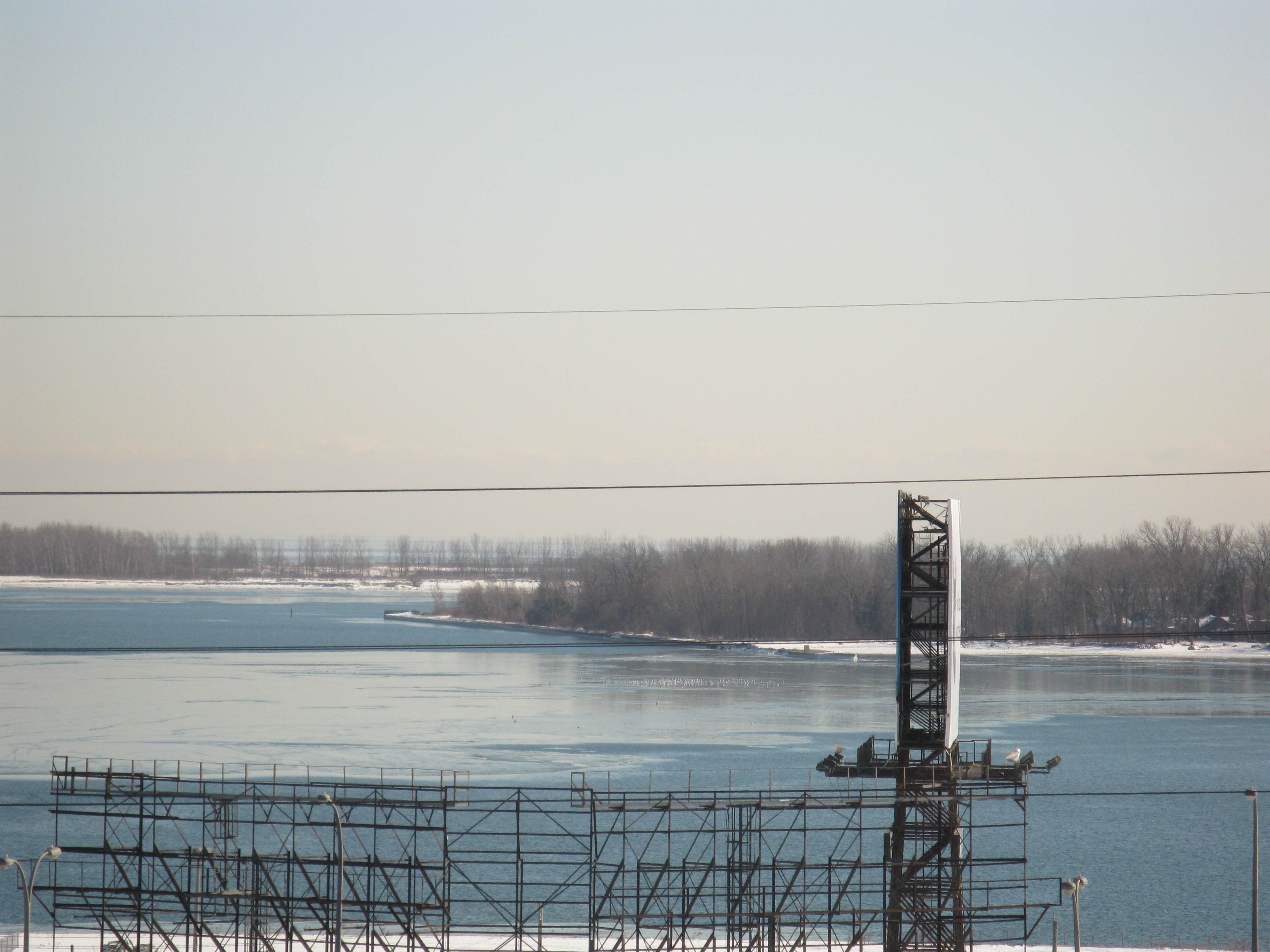 Closeup of toronto harbour, from h, 2013 02 09 -ct.jpg photo