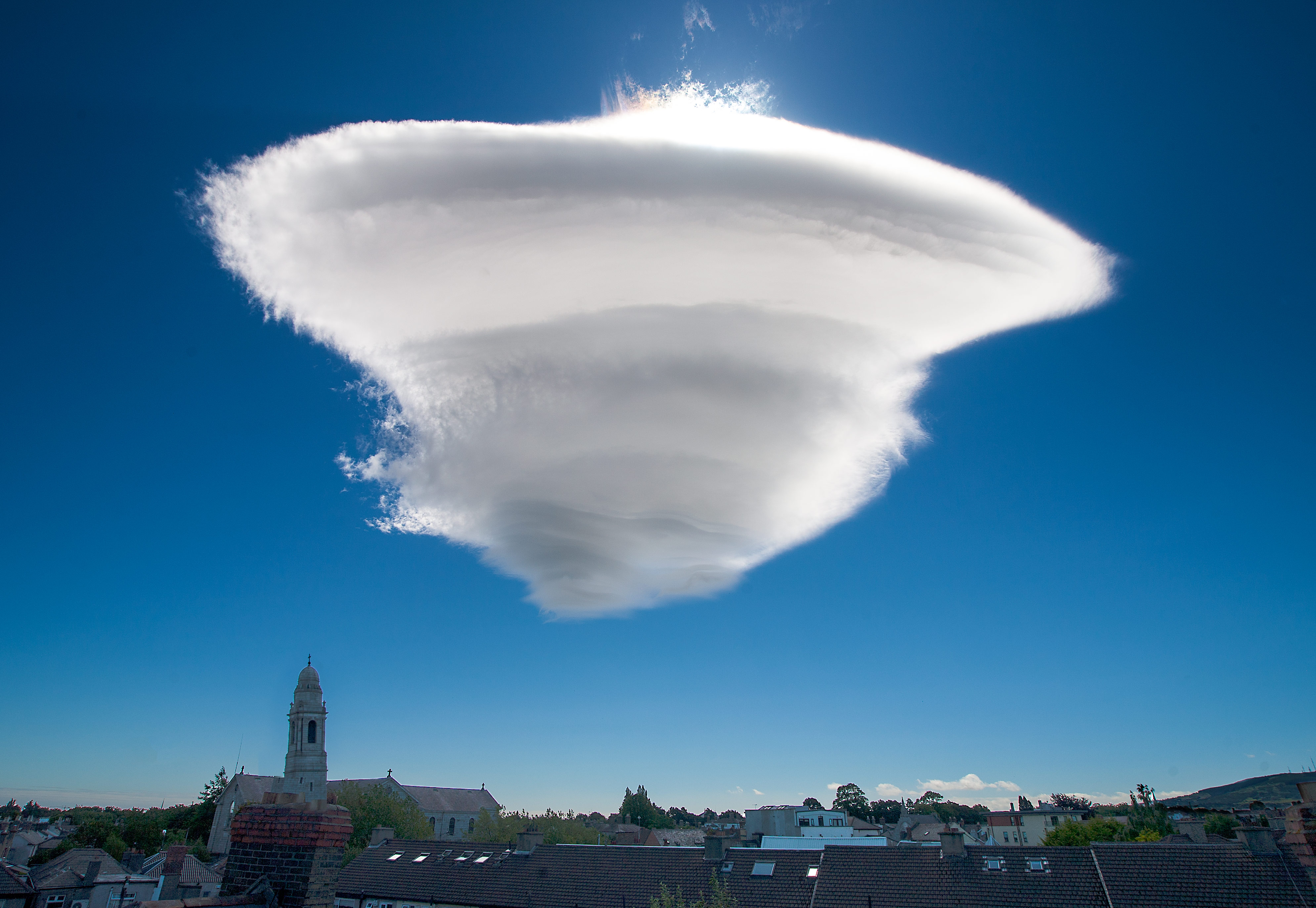Lenticular cloud - Wikipedia
