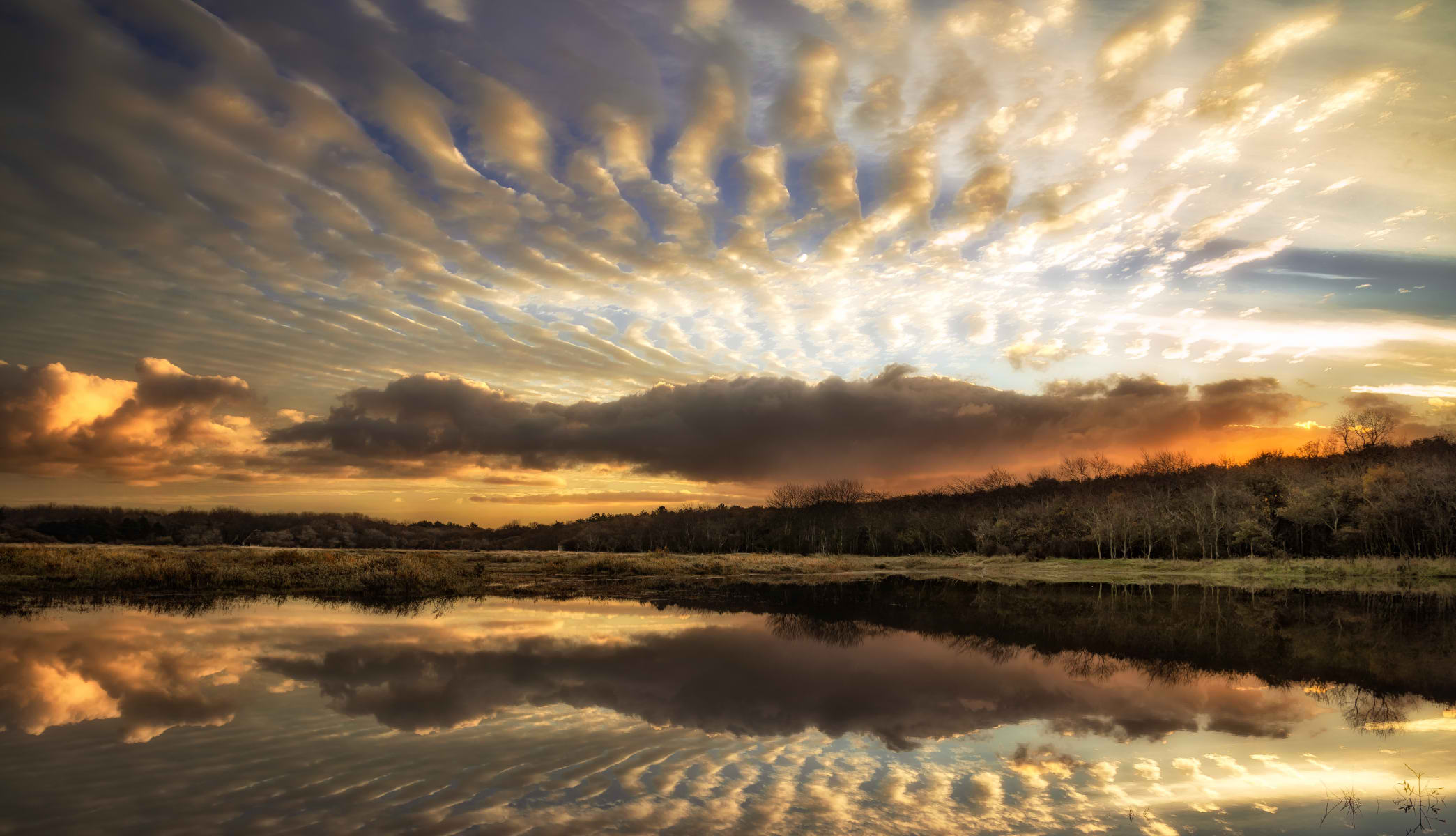 undulating clouds at dawn | Stan Schaap PHOTOGRAPHY