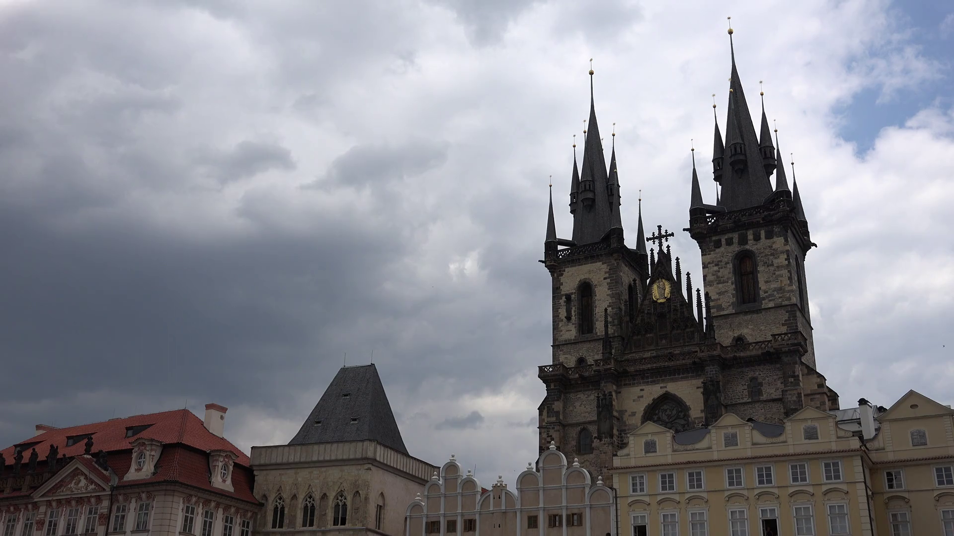 4K Famous Gothic church tower in old town Prague landmark in cloudy ...