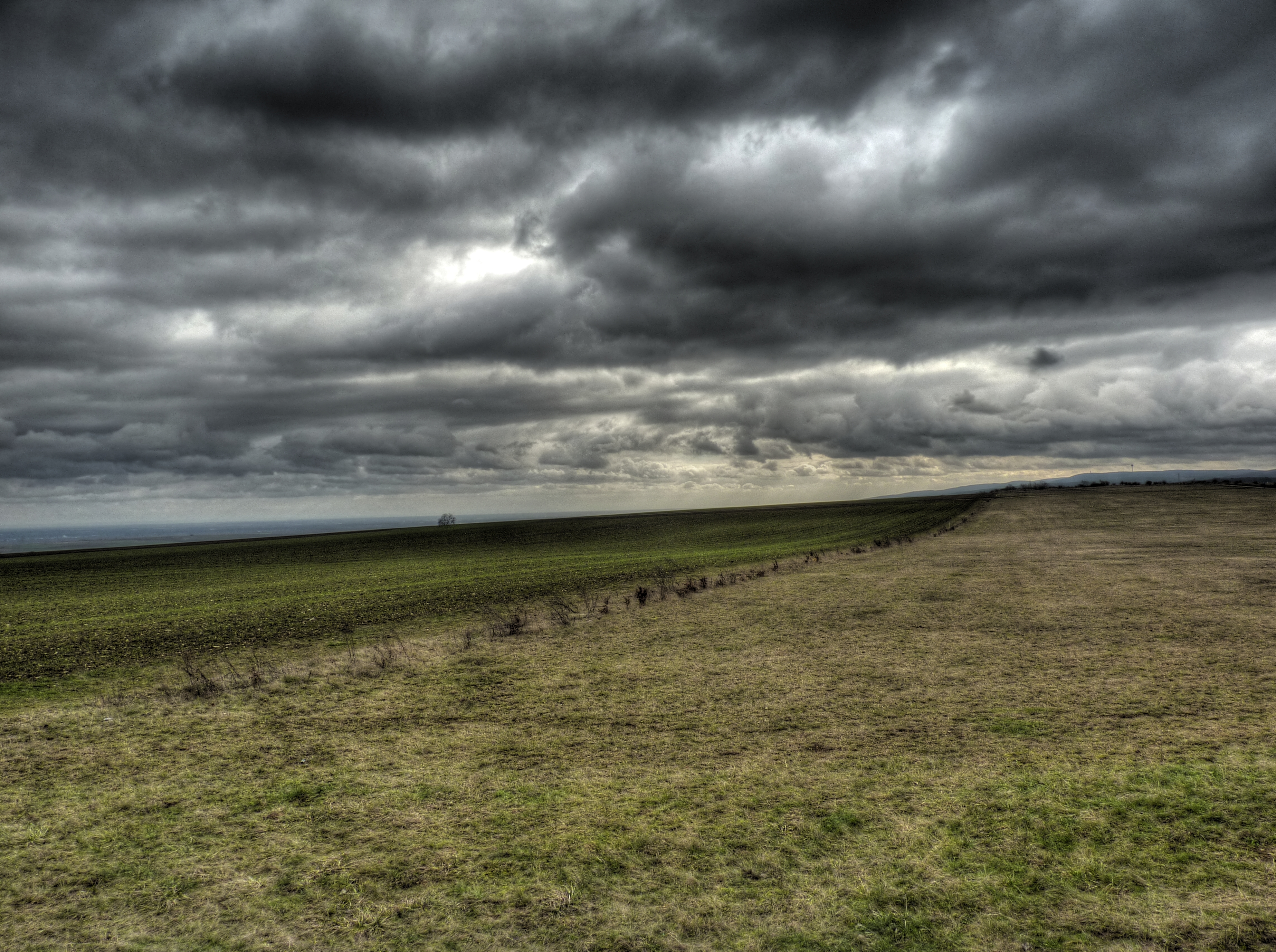 Cloudy day | HDR creme
