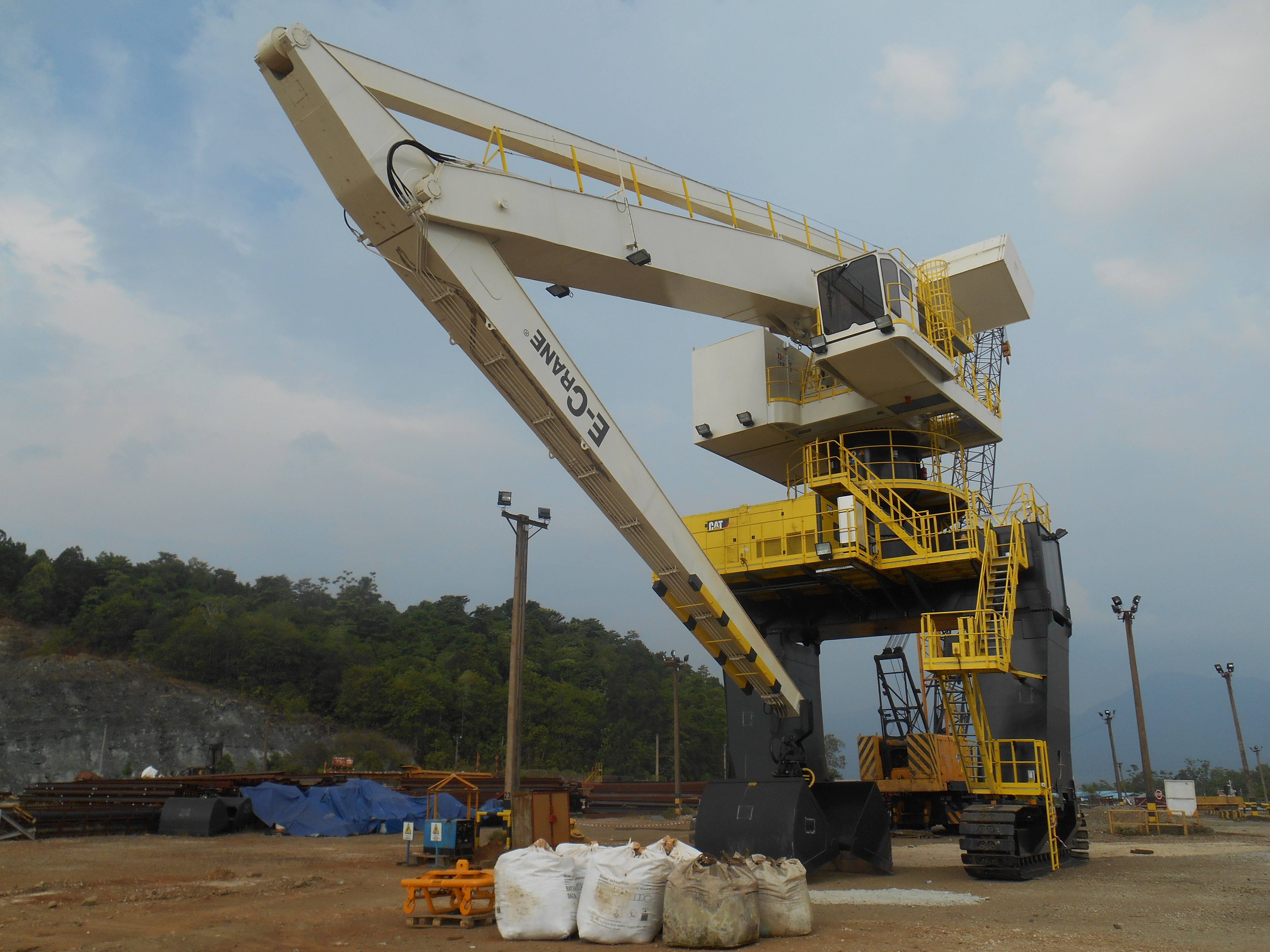 Found in the Magazine 'World Coal Asia': E-Crane undertakes a number ...
