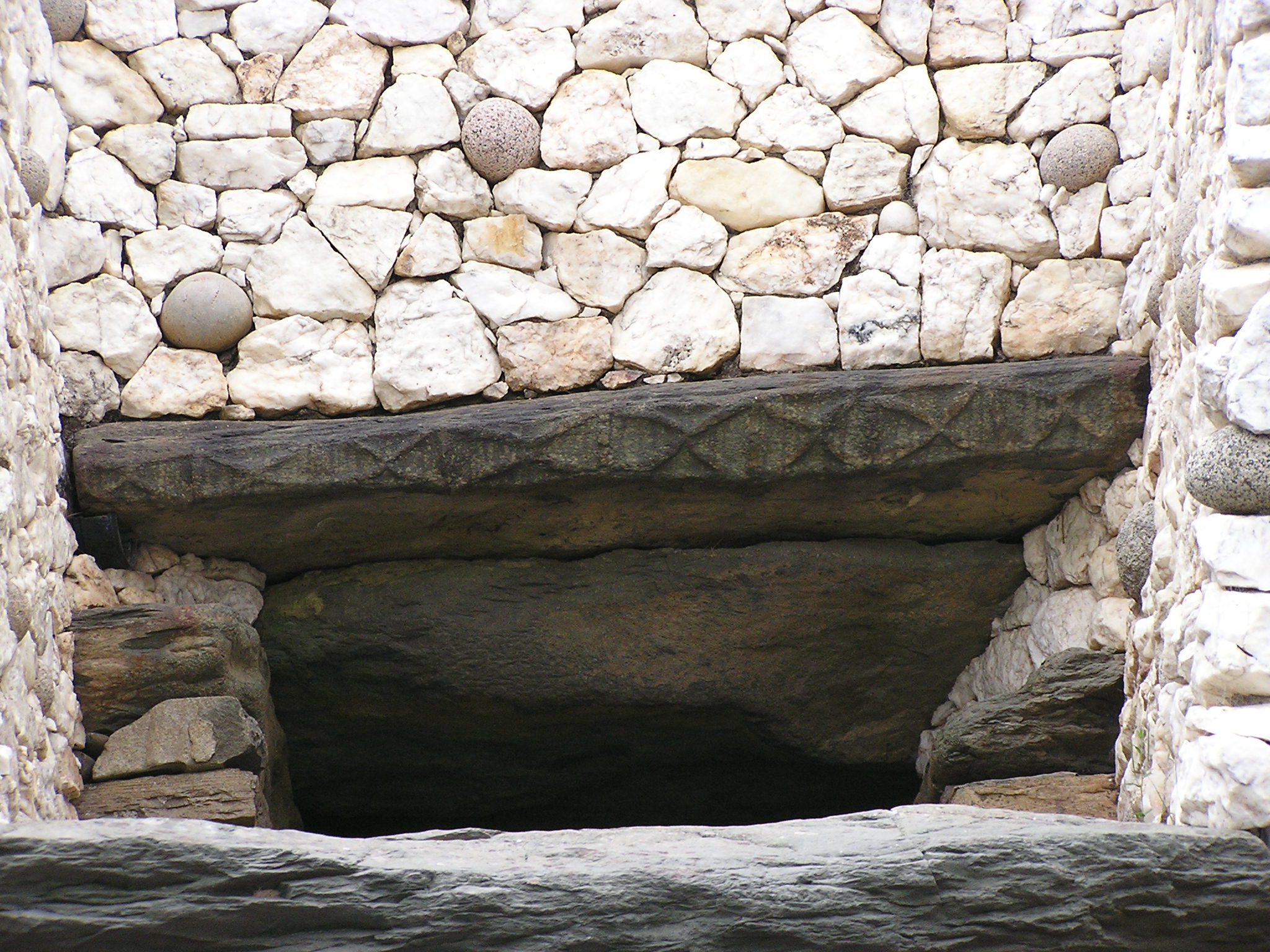 Newgrange Niche – Neolithic Studies