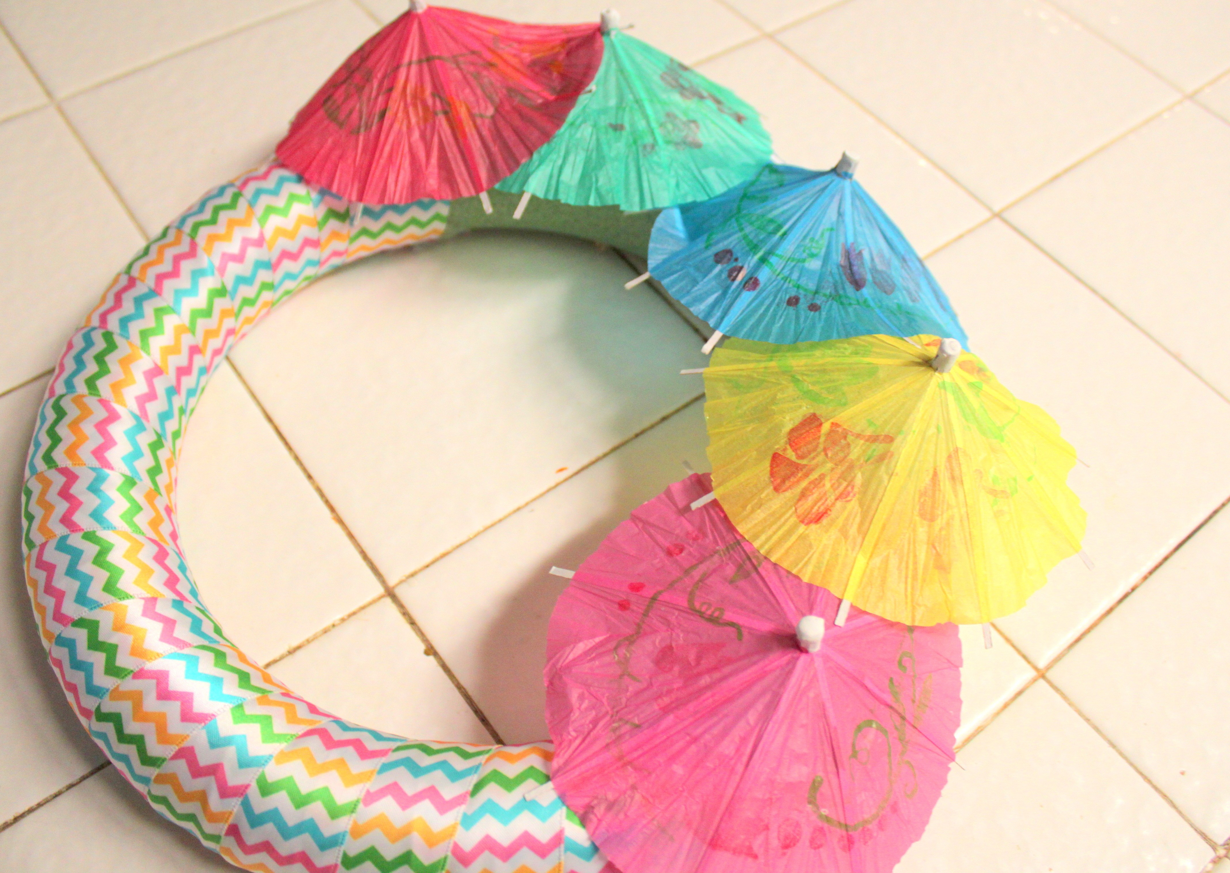 Summer Cocktail Umbrella Wreath - Ya Gotta Have a Hobby