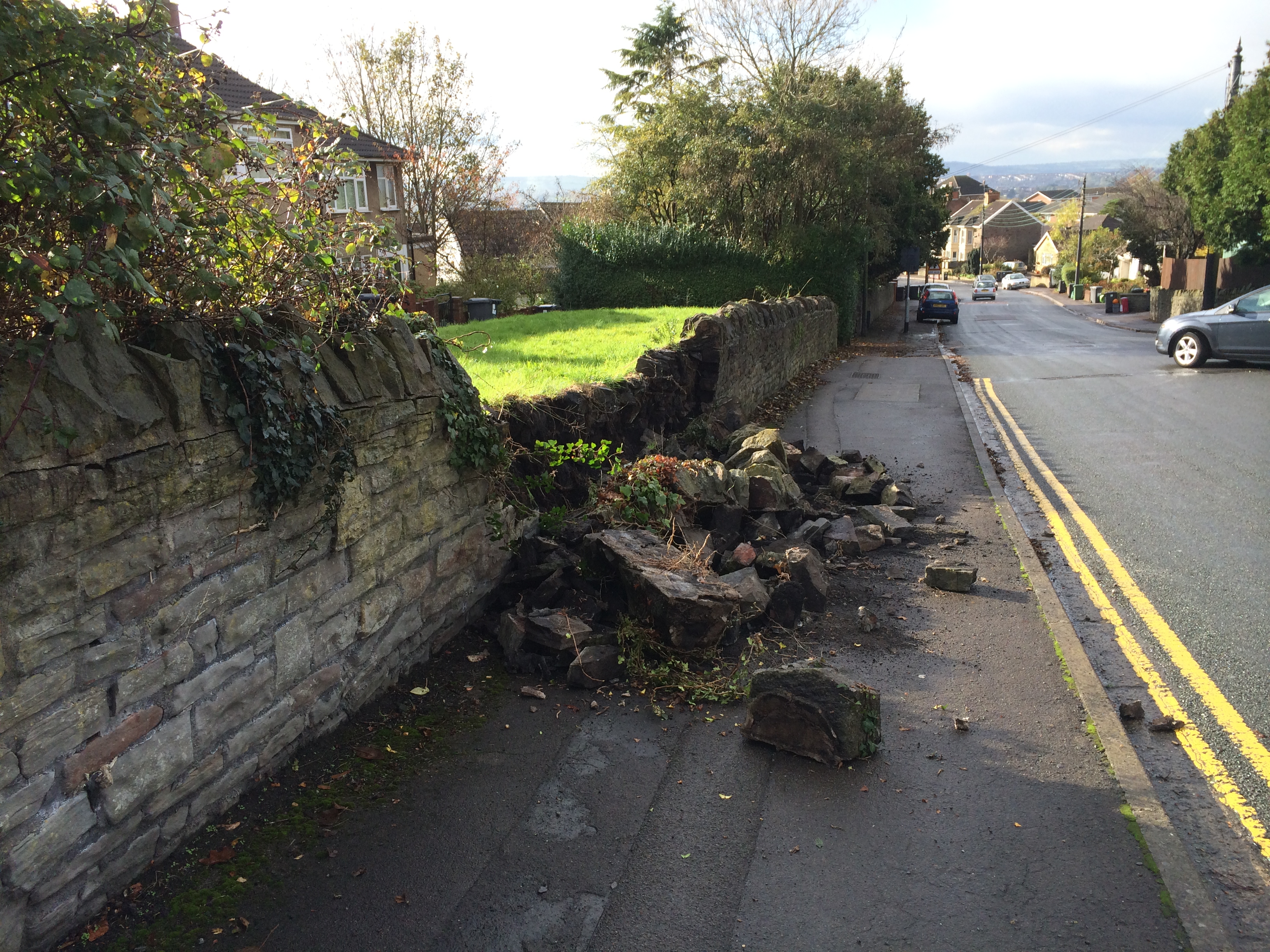 Wall collapses in Hanham Road in Kingswood - The Week In