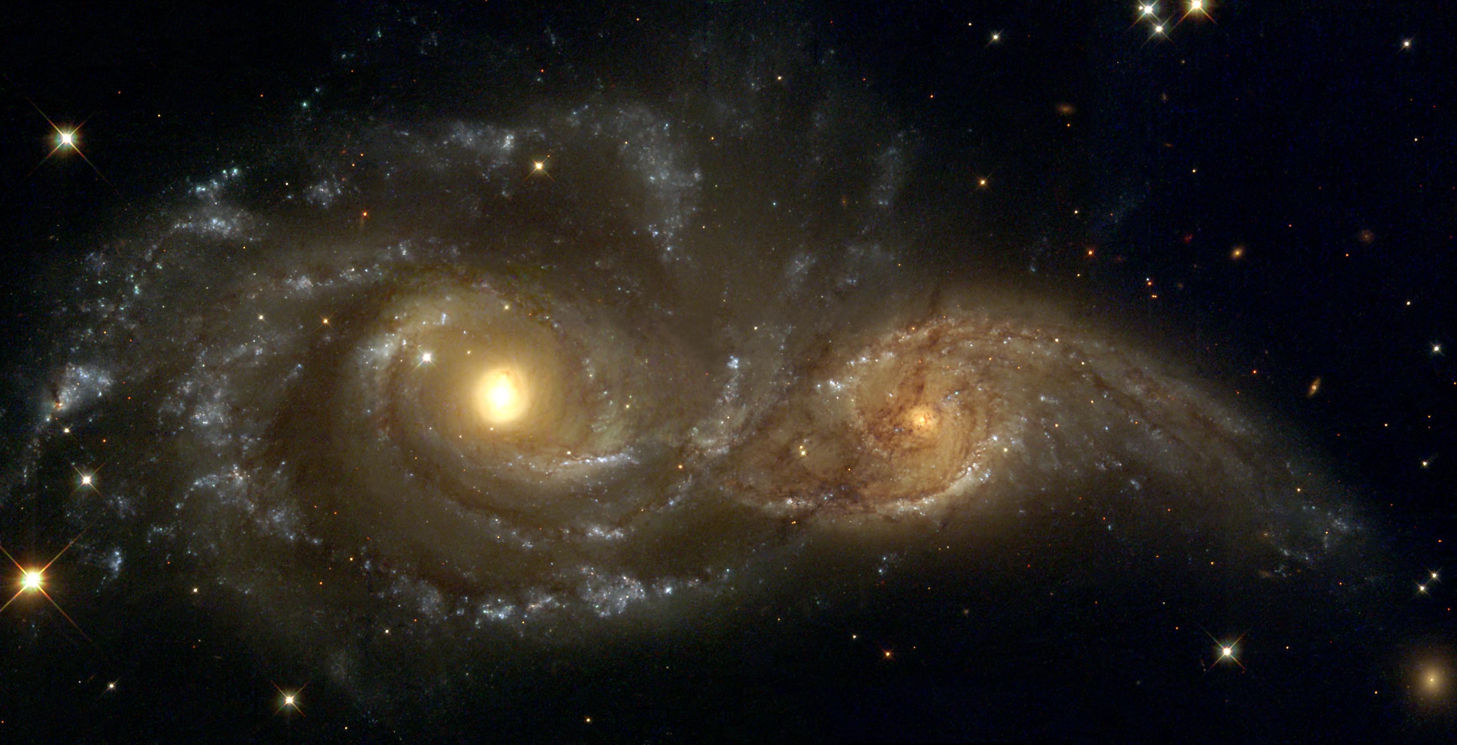 APOD: 2014 January 19 - Spiral Galaxies in Collision
