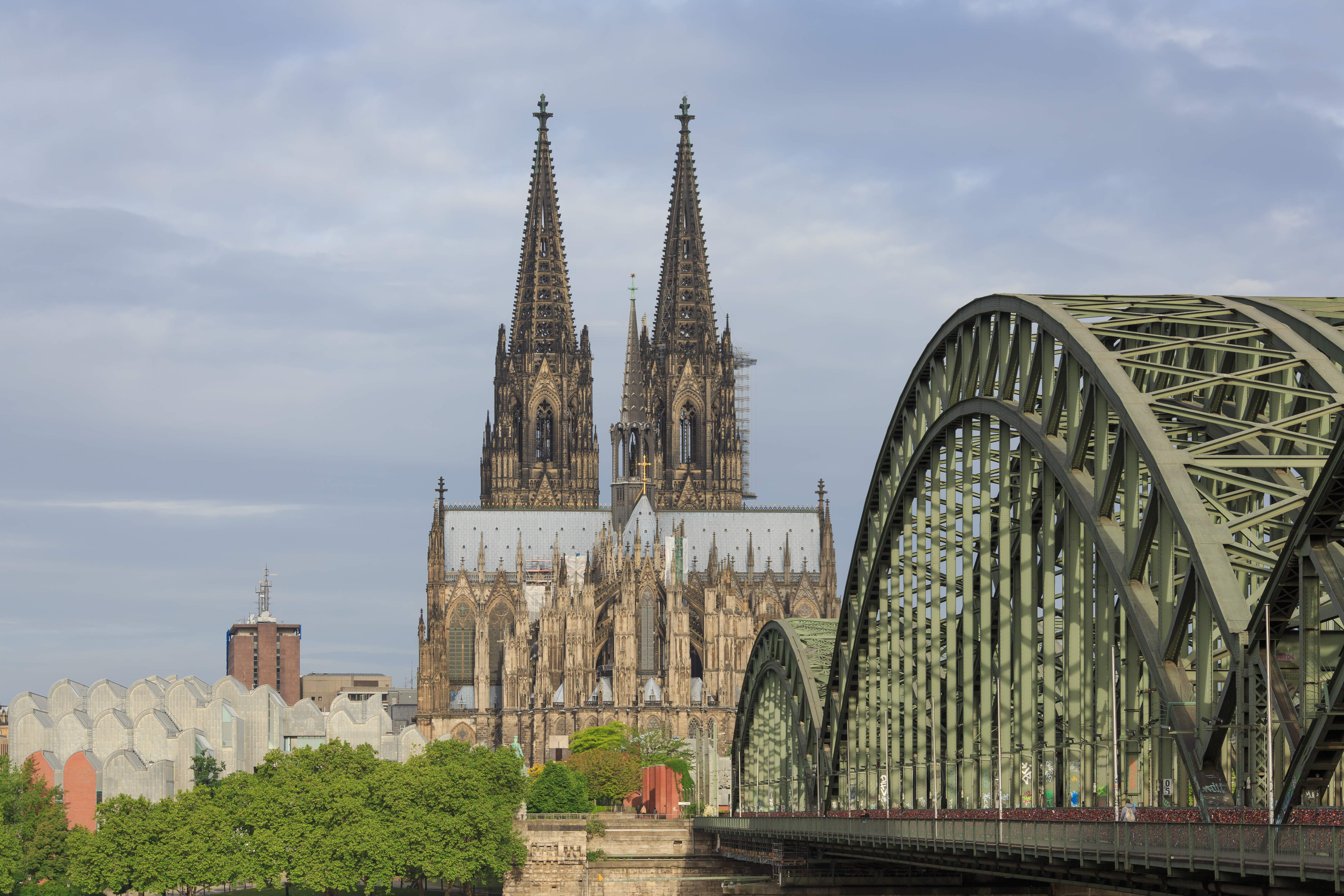 File:Cologne Germany Exterior-view-of-Cologne-Cathedral-06.jpg ...