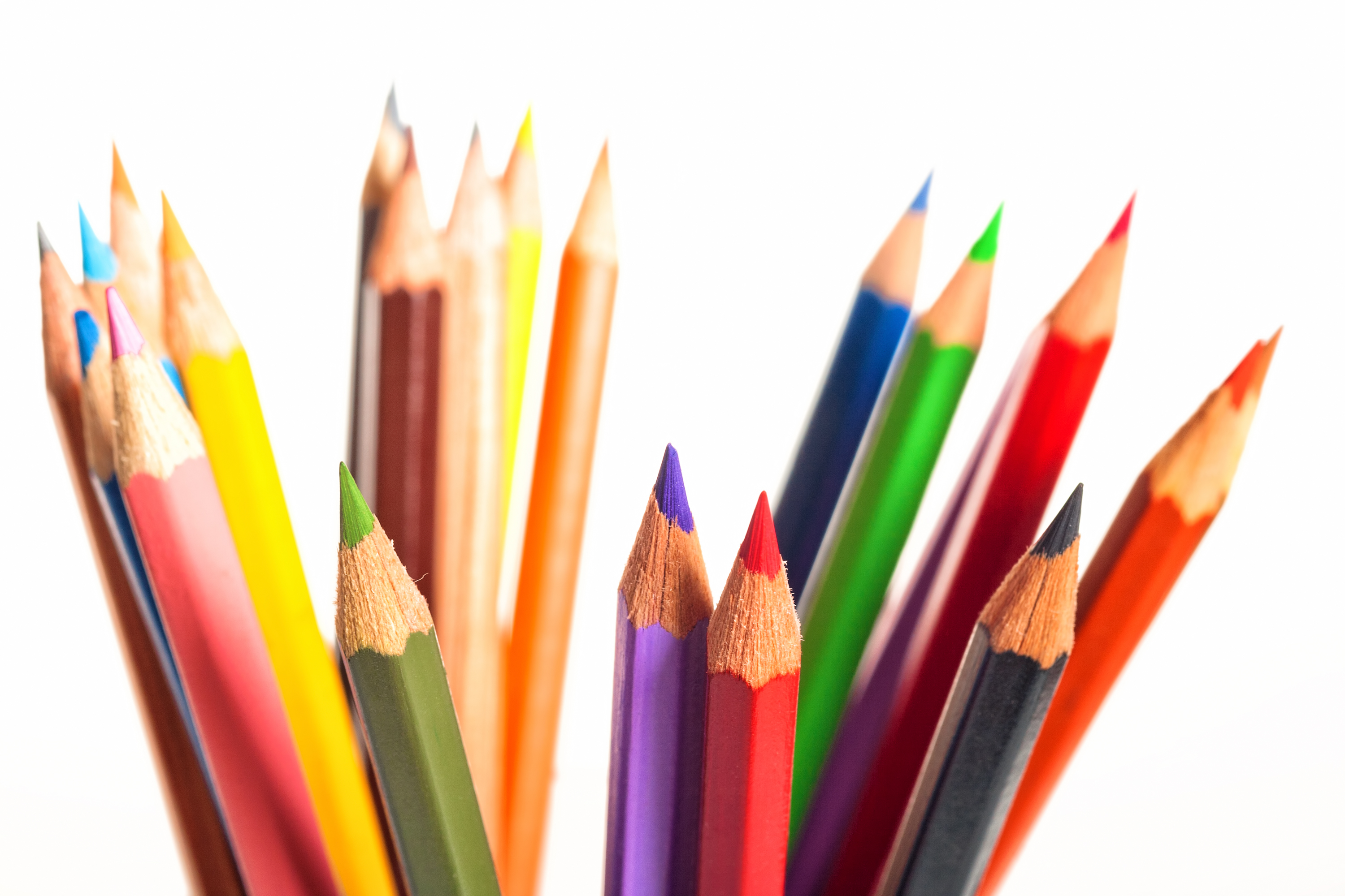 Изображения карандашей. Много карандашей. Куча карандашей. Карандаши цветные. Руки карандашом.