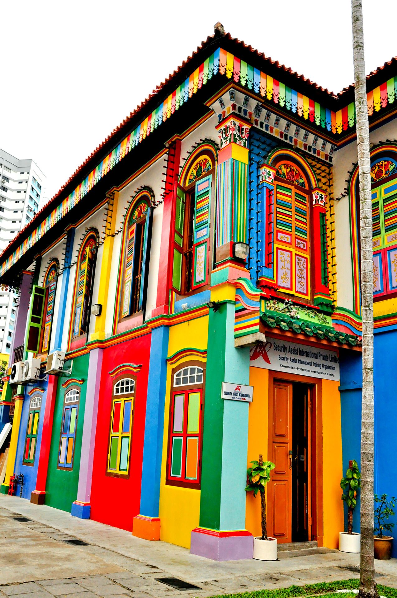Colorful Building in Singapore | pais | Pinterest | Singapore ...
