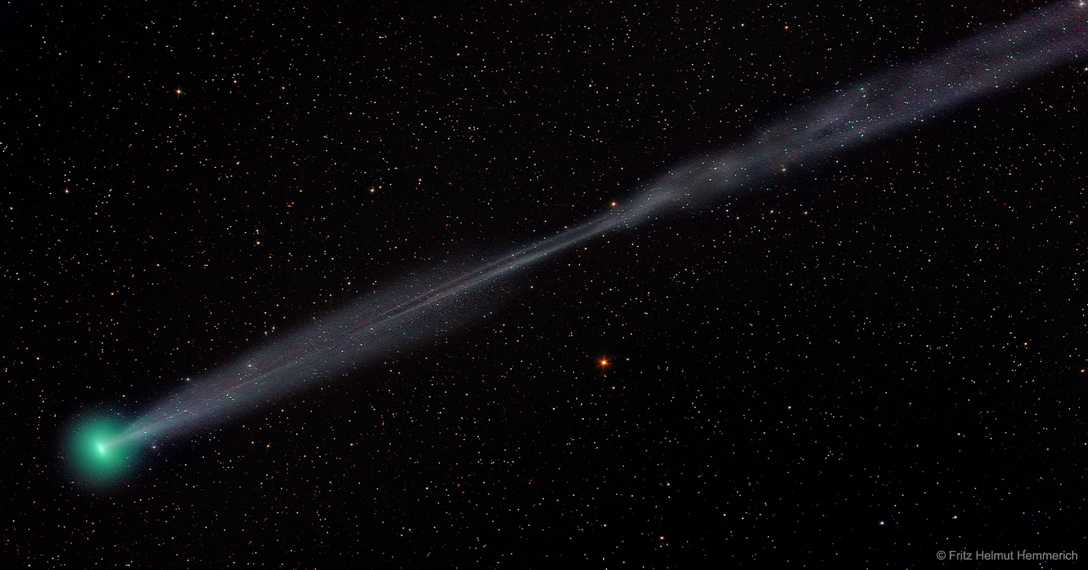 APOD: 2017 April 25 - A Split Ion Tail for Comet Lovejoy E4