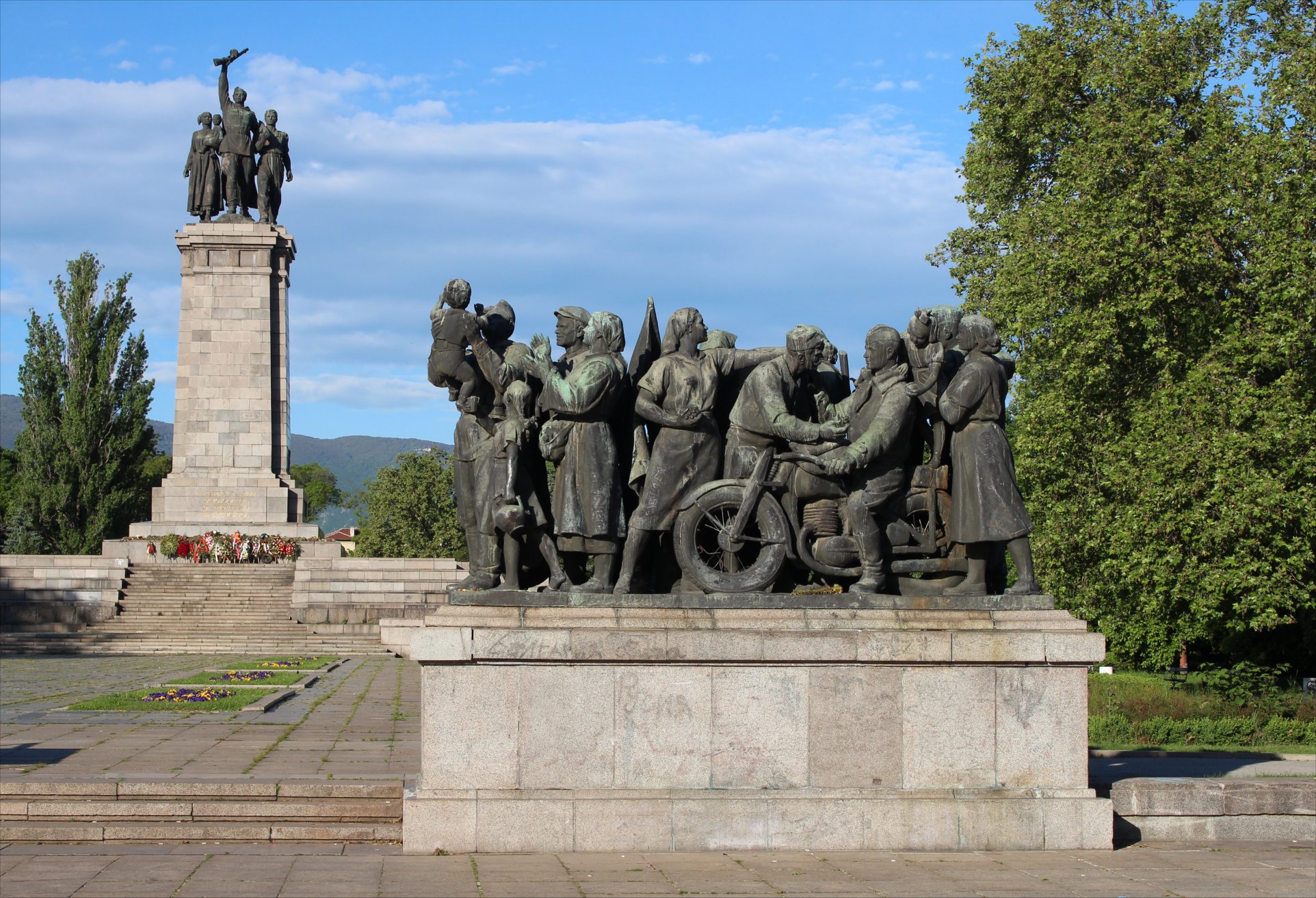 Socialist Sofia: Monument to the Soviet Army | FolkestoneJack's Tracks