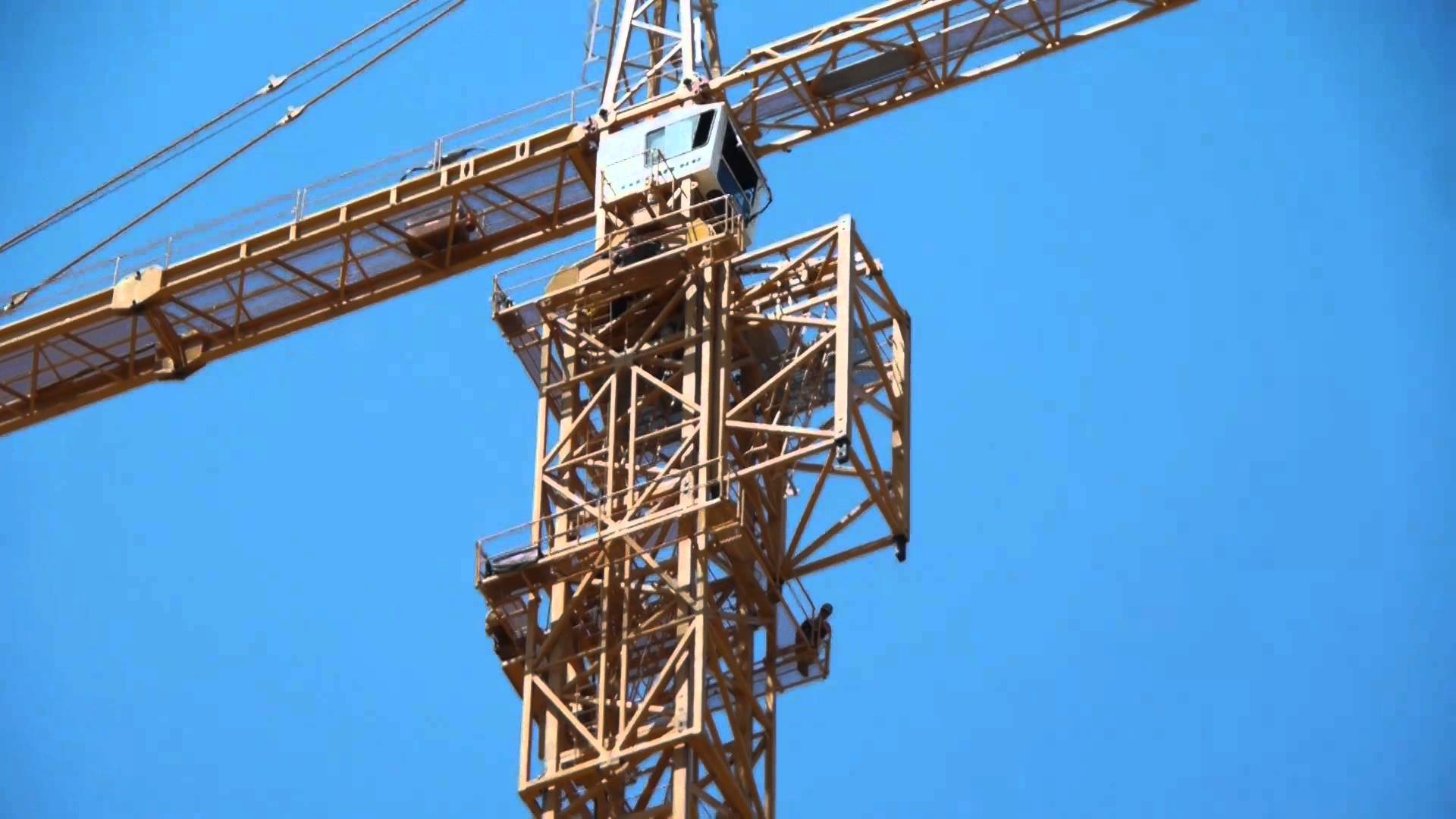 The tower crane at K2 jumps 100 feet - YouTube