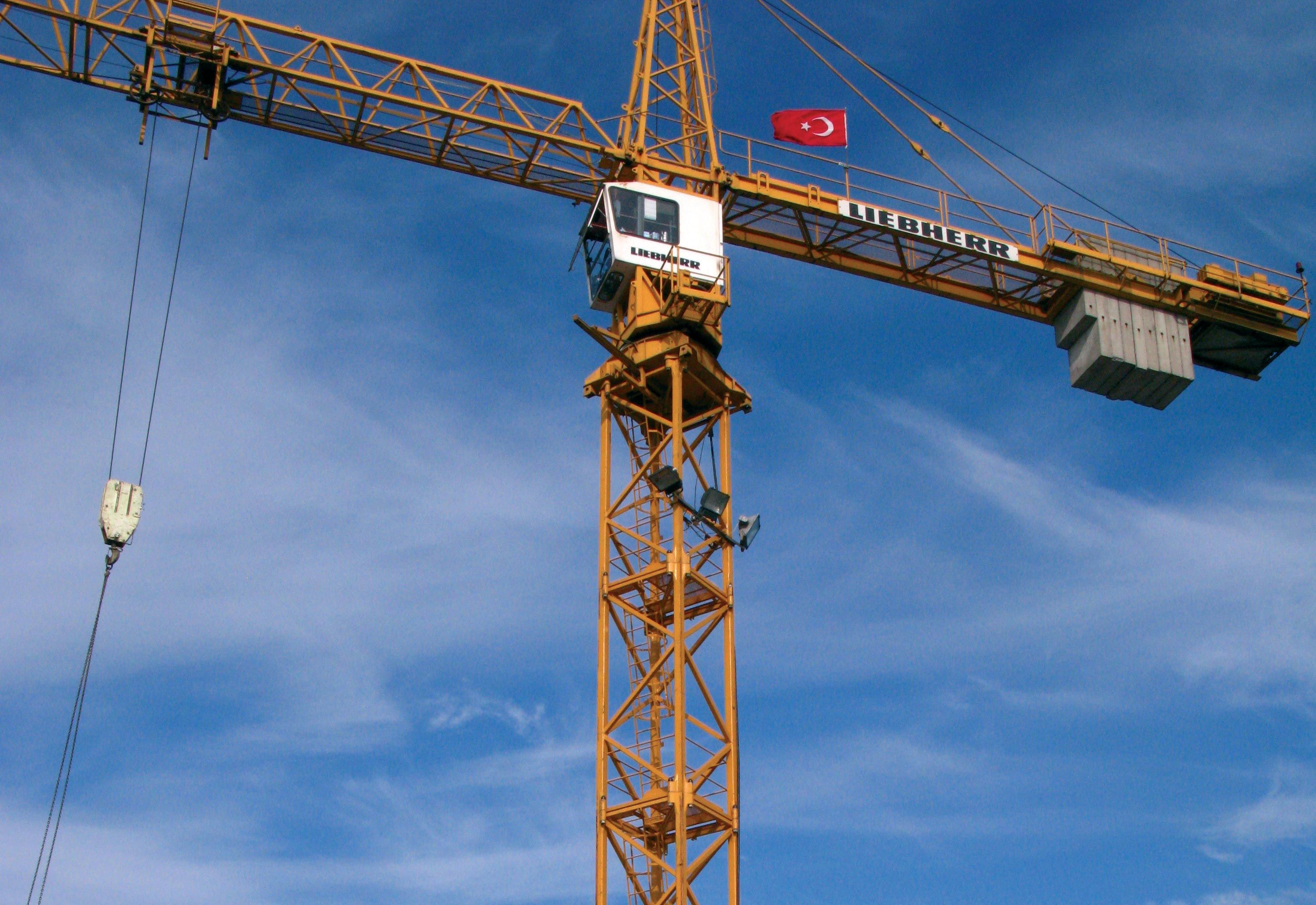 Following mobile example suits Liebherr towers cranes ... | BUSINESS ...