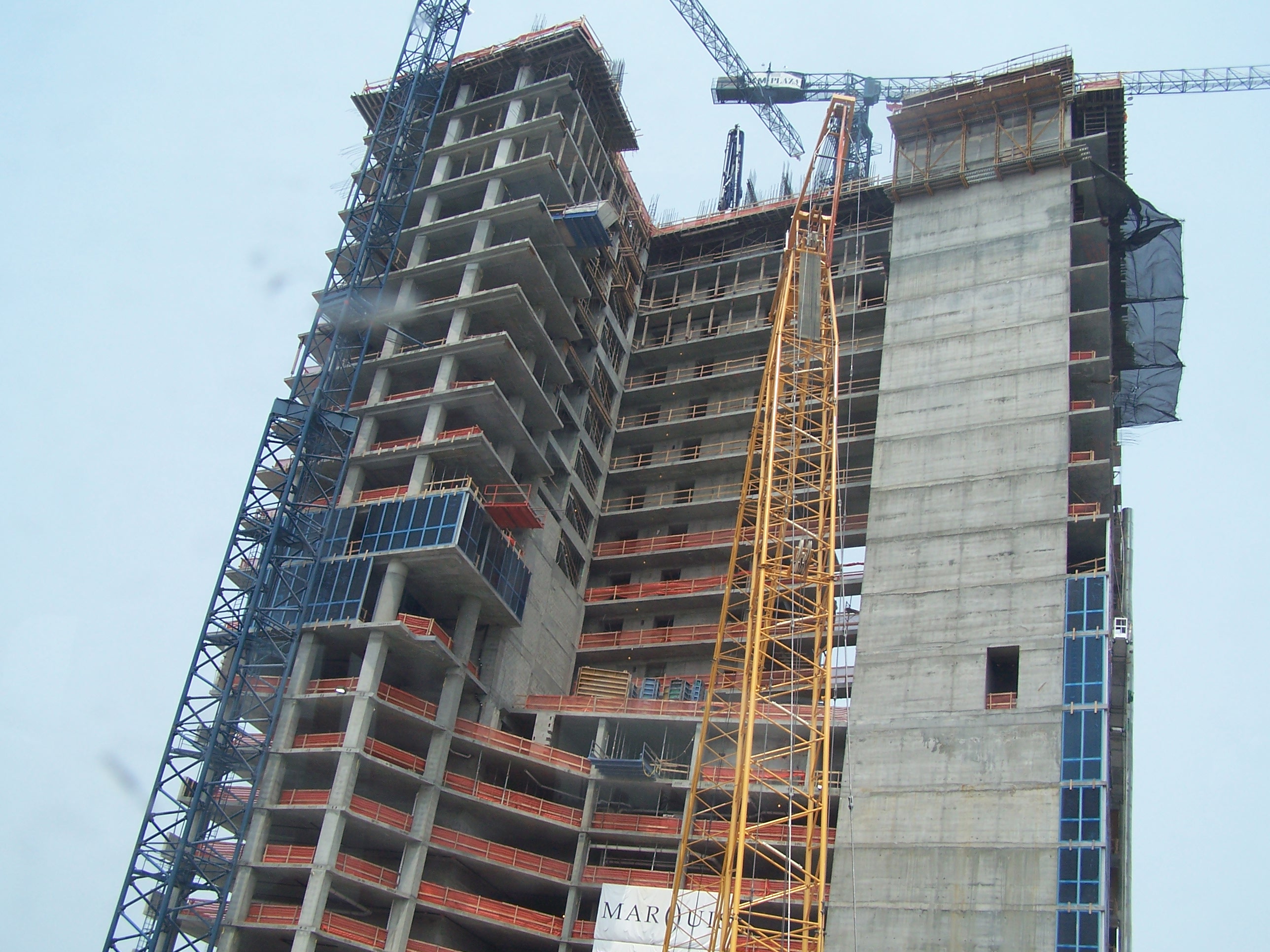 File:COnstruction work in downtown Miami.jpg - Wikimedia Commons