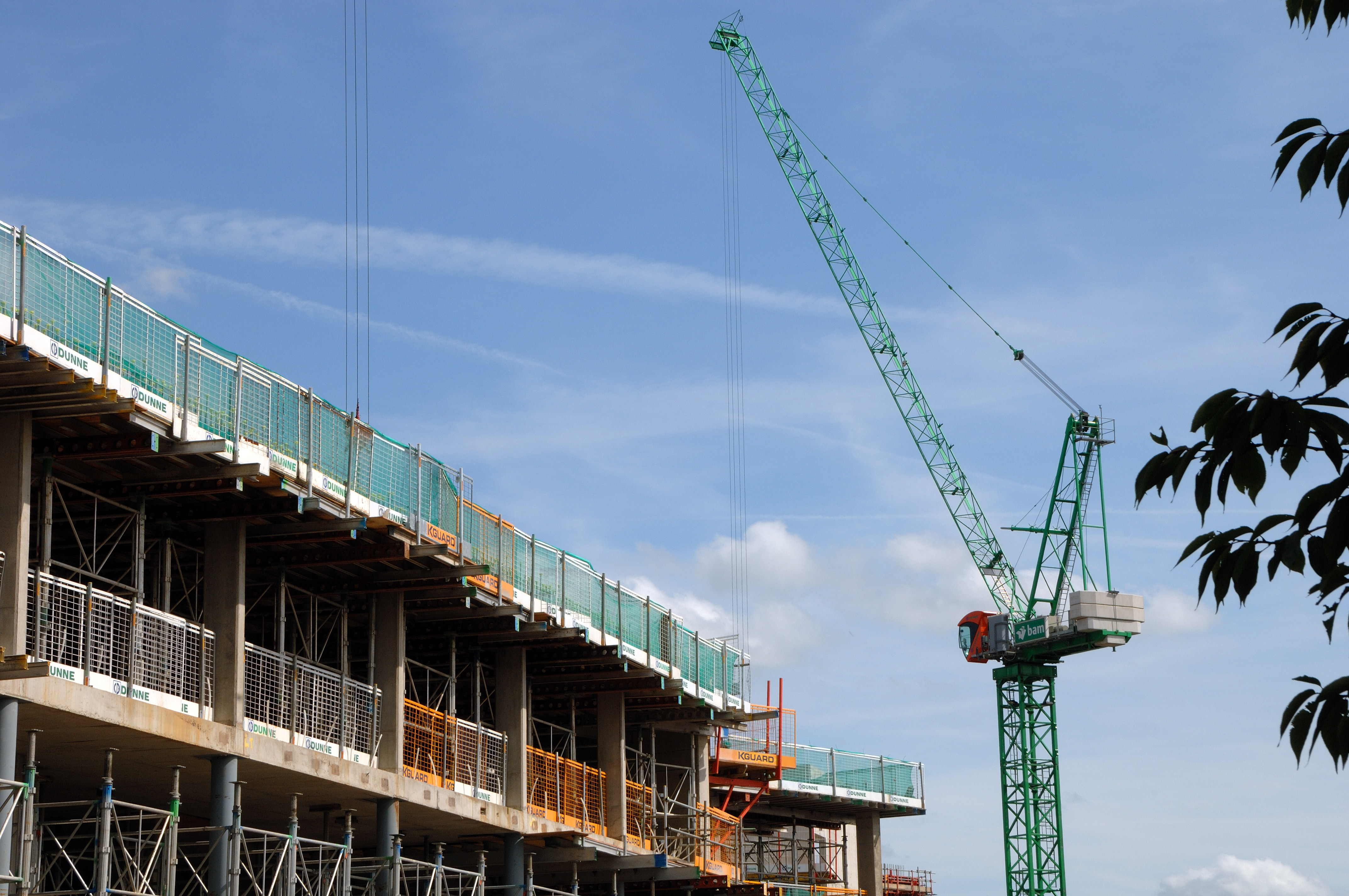 File:Construction work with crane 2.jpg - Wikipedia