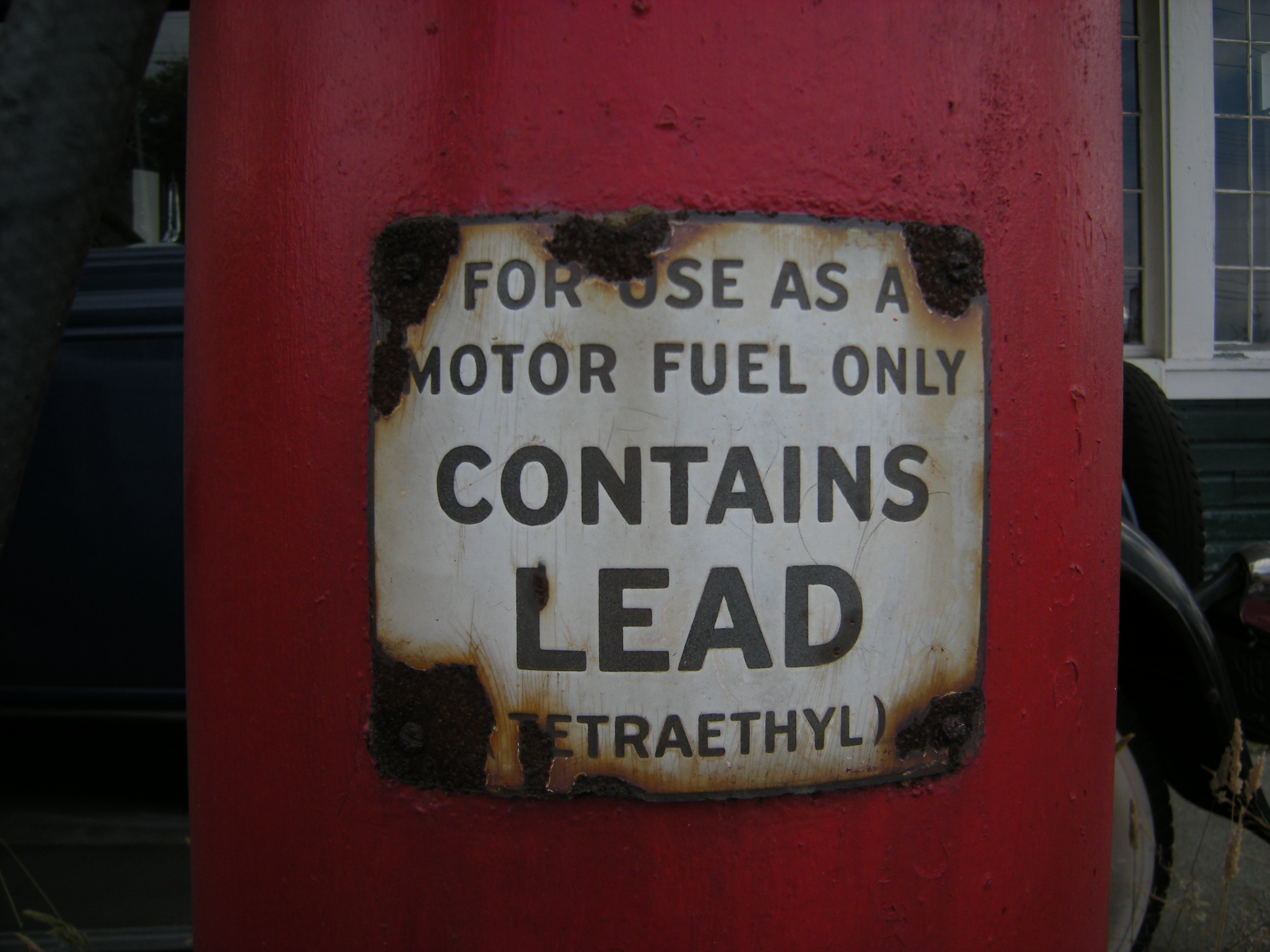 File:Gas pump lead warning.jpg - Wikimedia Commons