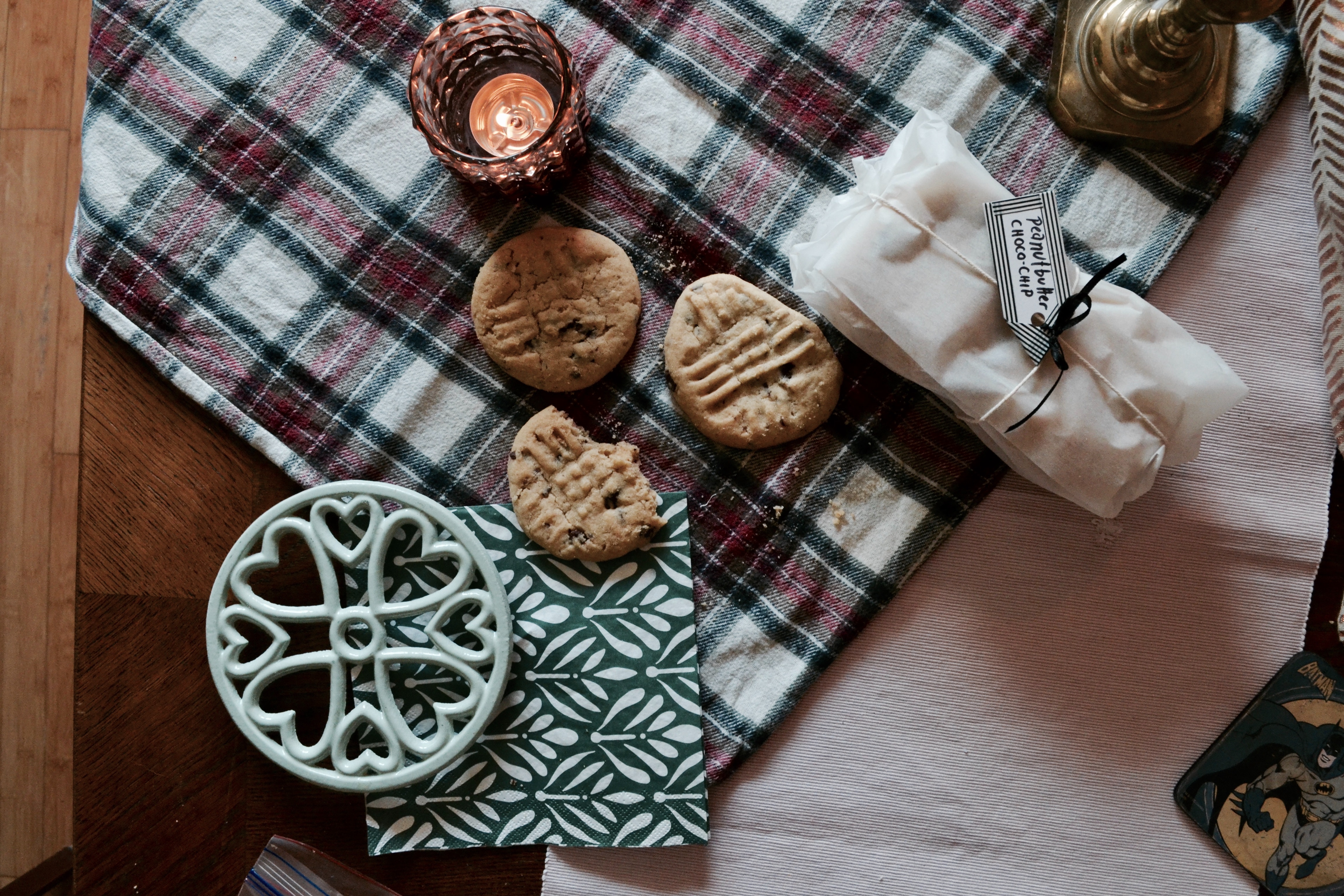 Cookies on a Plaid Mat, Bake, Pastry, Wooden, Wood, HQ Photo