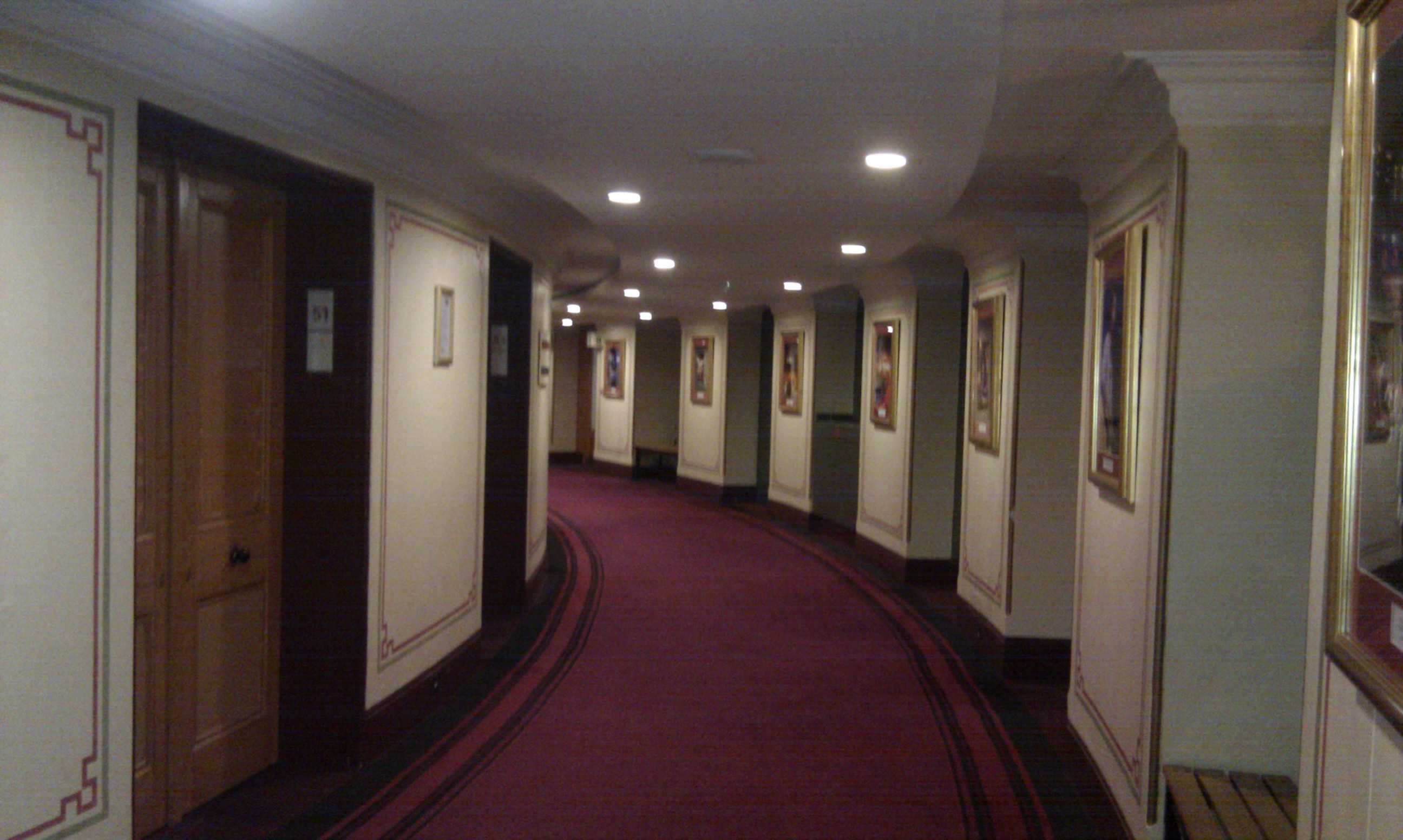File:Second Tier Corridor Royal Albert Hall.jpg - Wikimedia Commons
