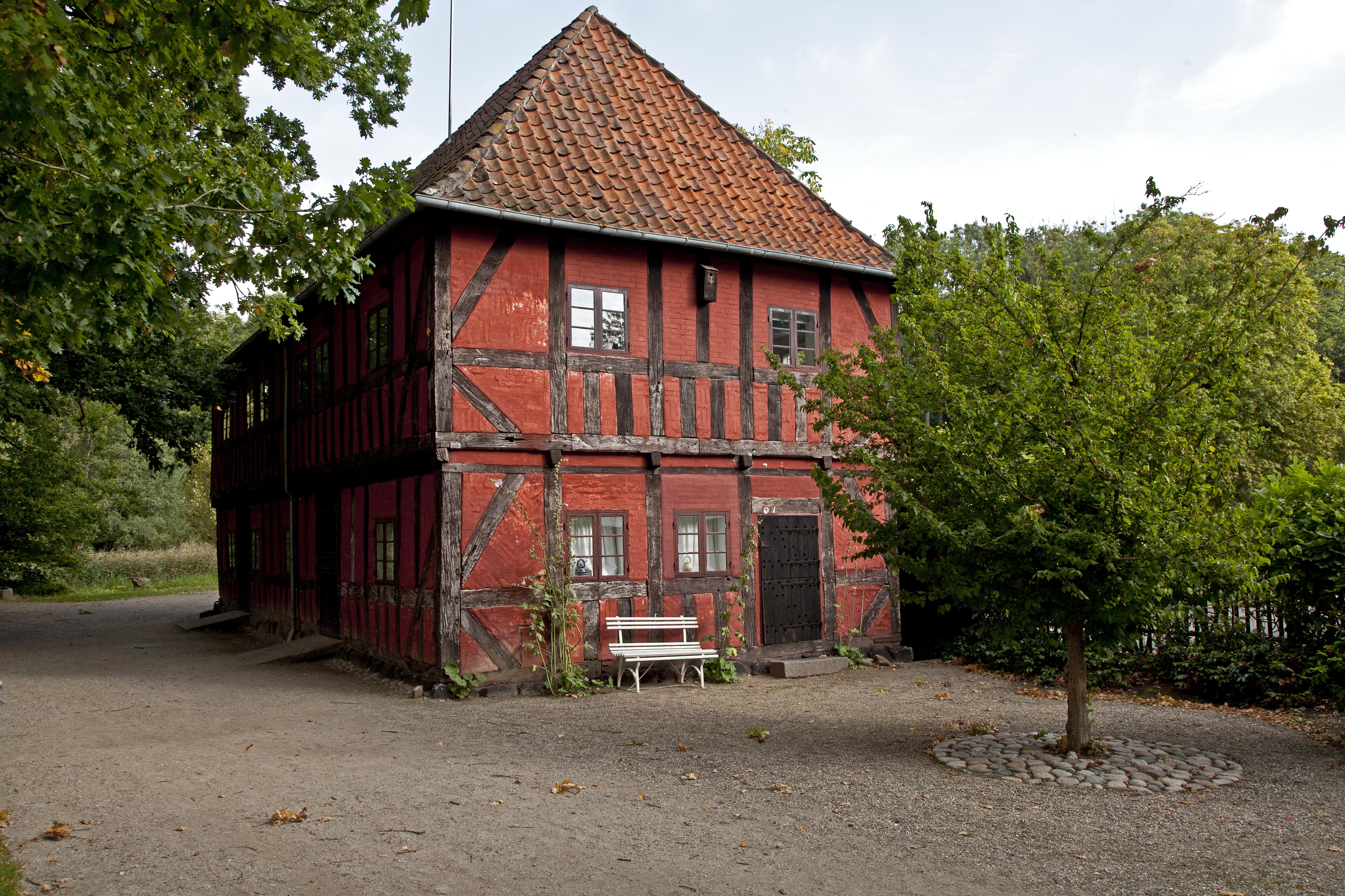 File:Old country house 2.jpg - Wikimedia Commons