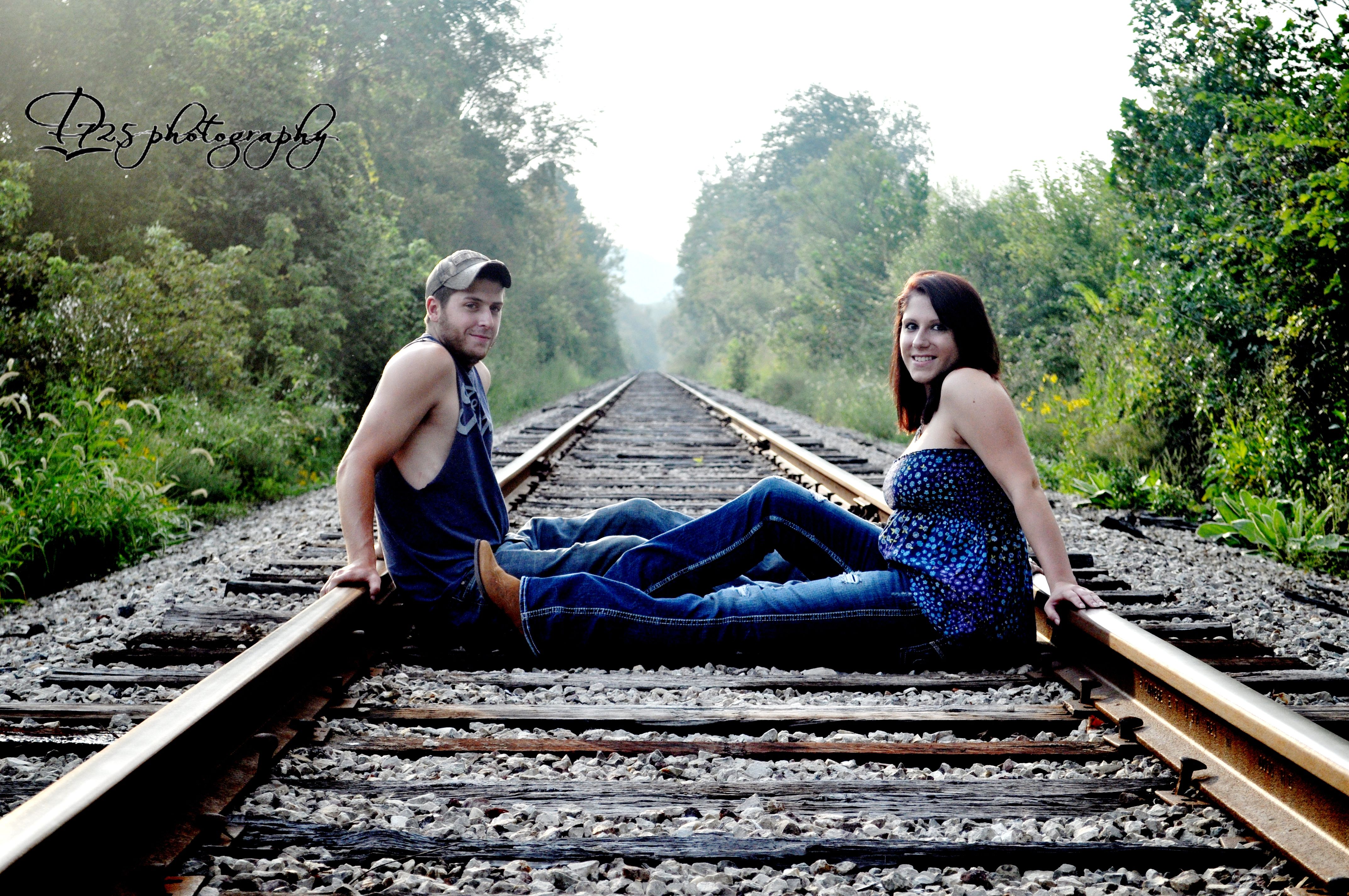 Couples photography Railroad tracks | D725 photography - Albany, oh ...