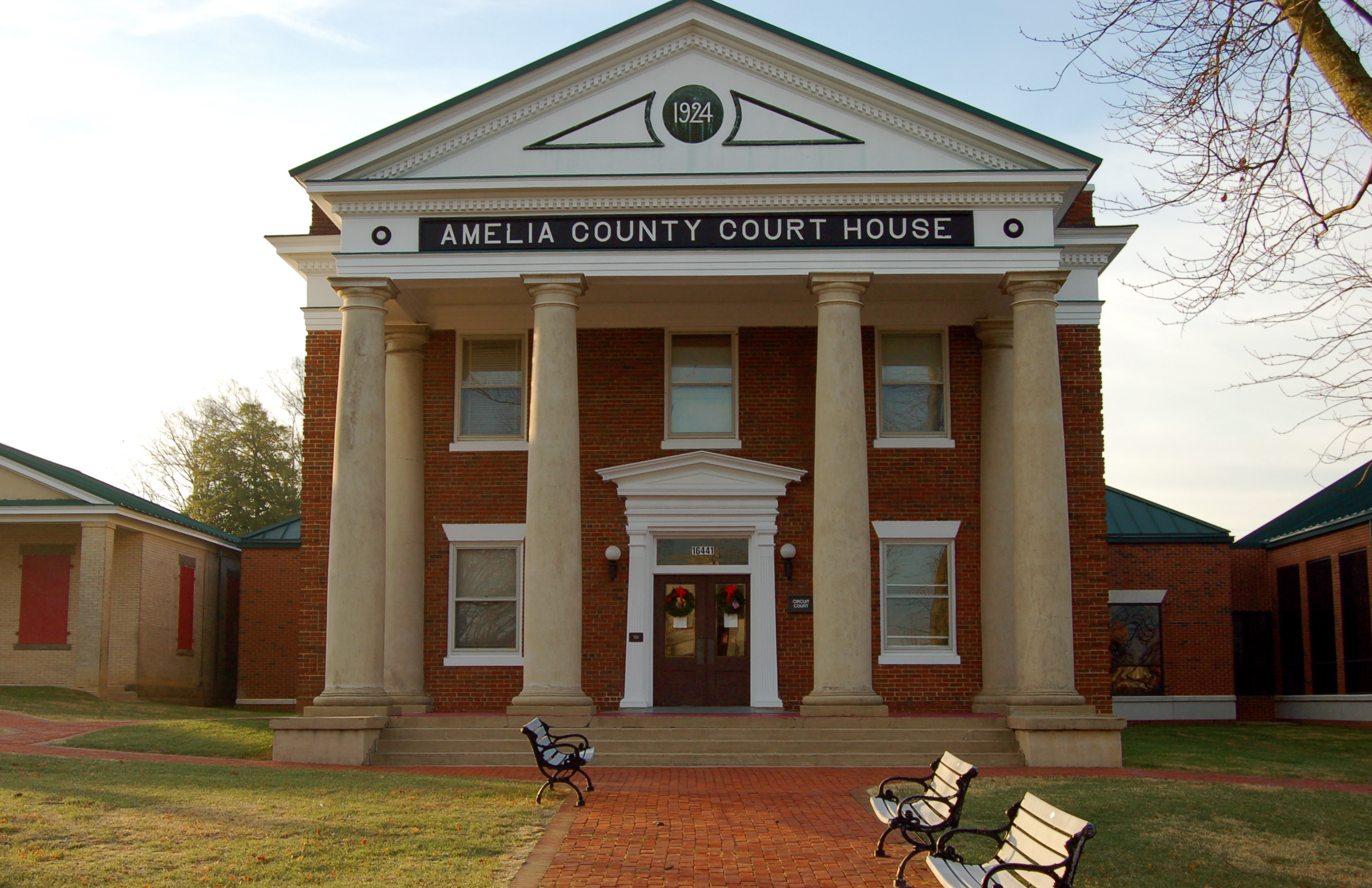 File:Amelia VA - county courthouse.jpg - Wikimedia Commons