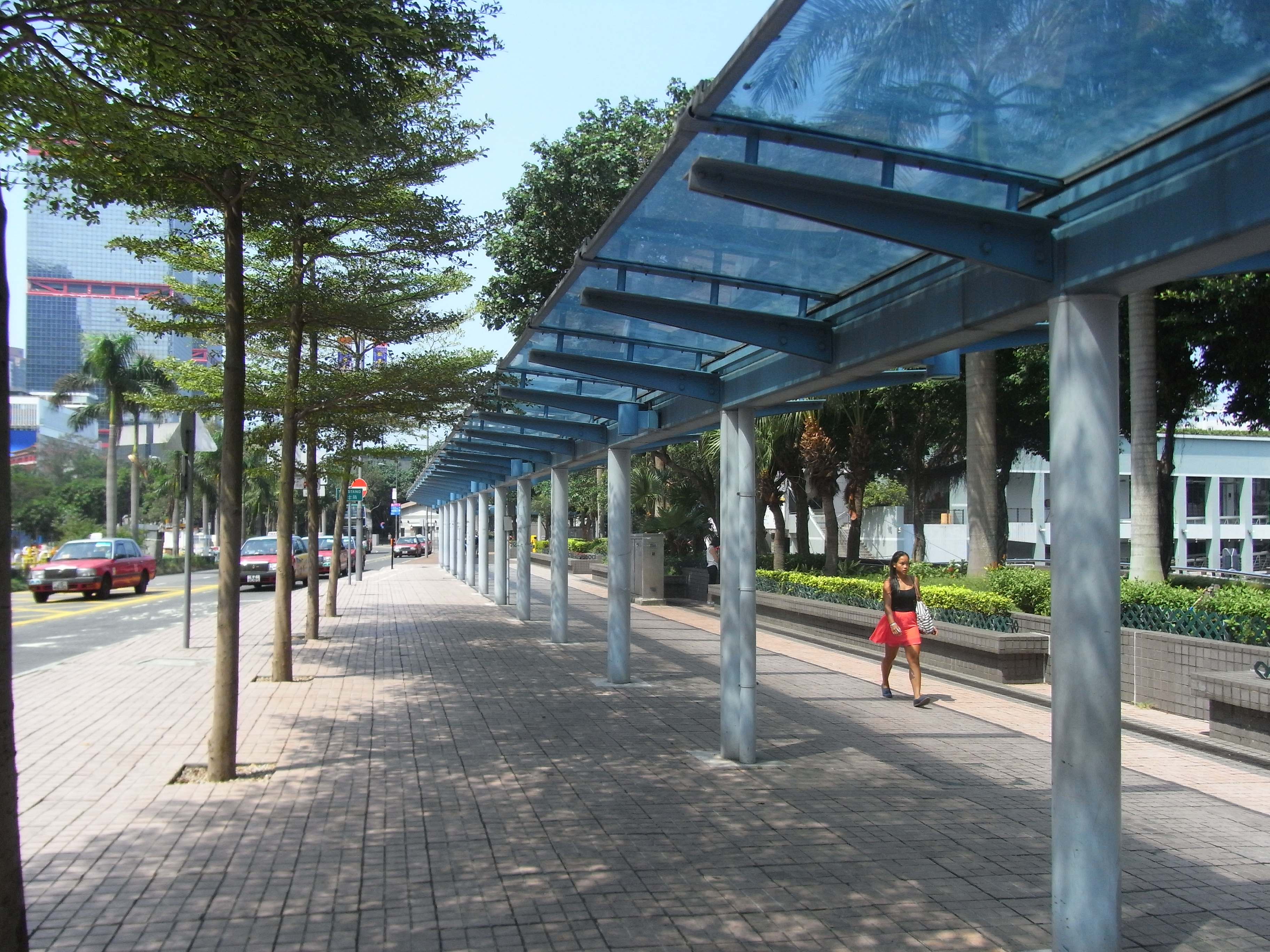 File:HK Sheung Wan Central Piers Man Kwong Street covered walkway ...