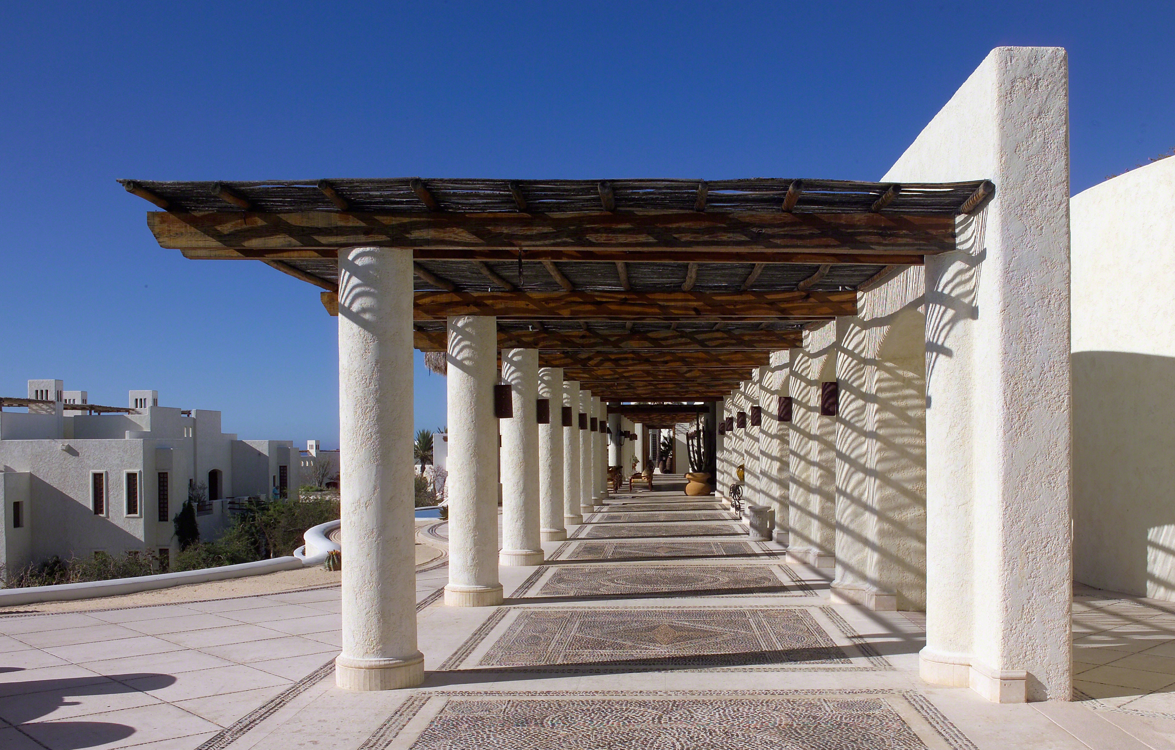 File:Outdoor covered walkway (Cabo San Lucas).jpg - Wikimedia Commons
