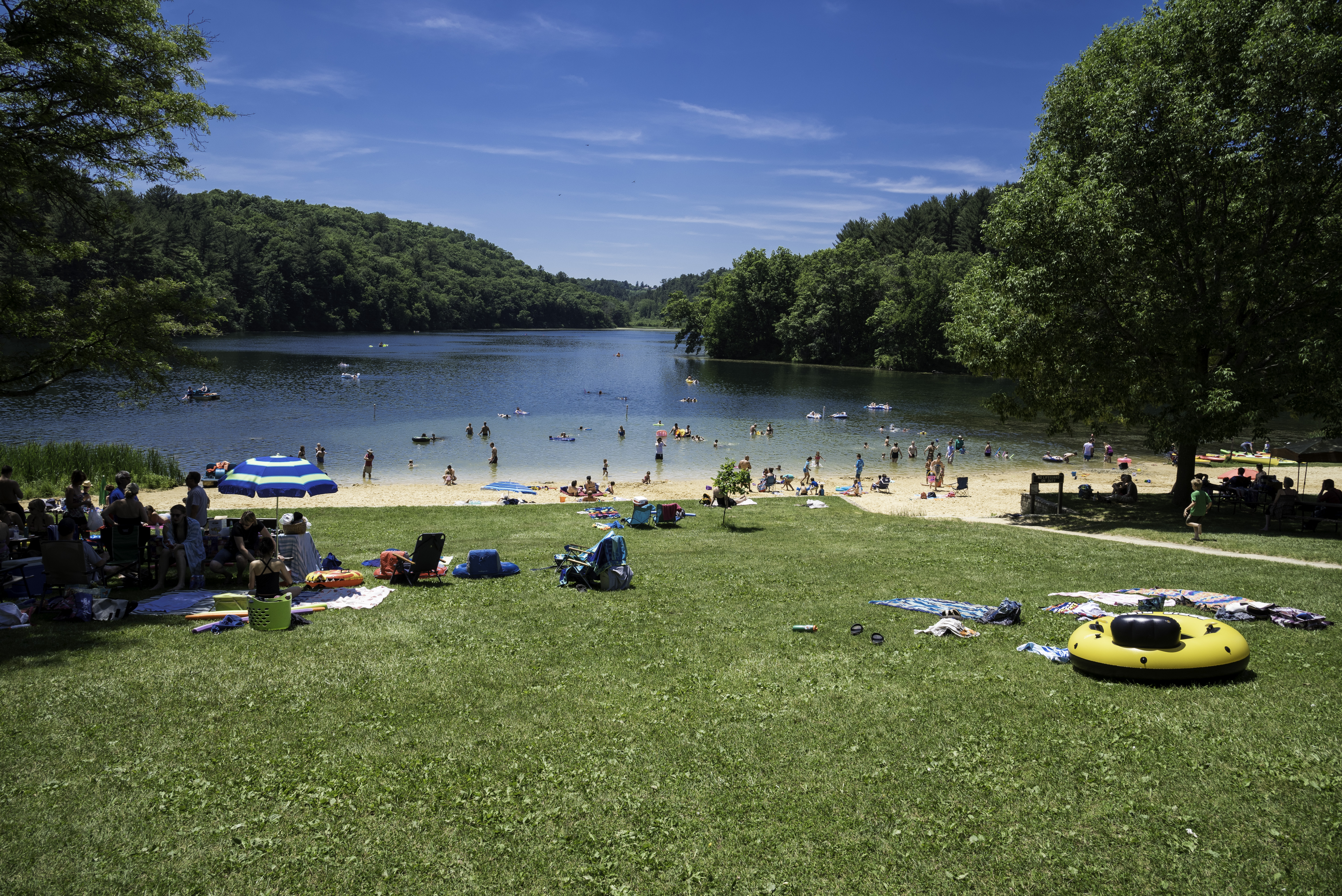 Beach and Cox Hollow Lake at Governor Dodge State Park, Wisconsin ...