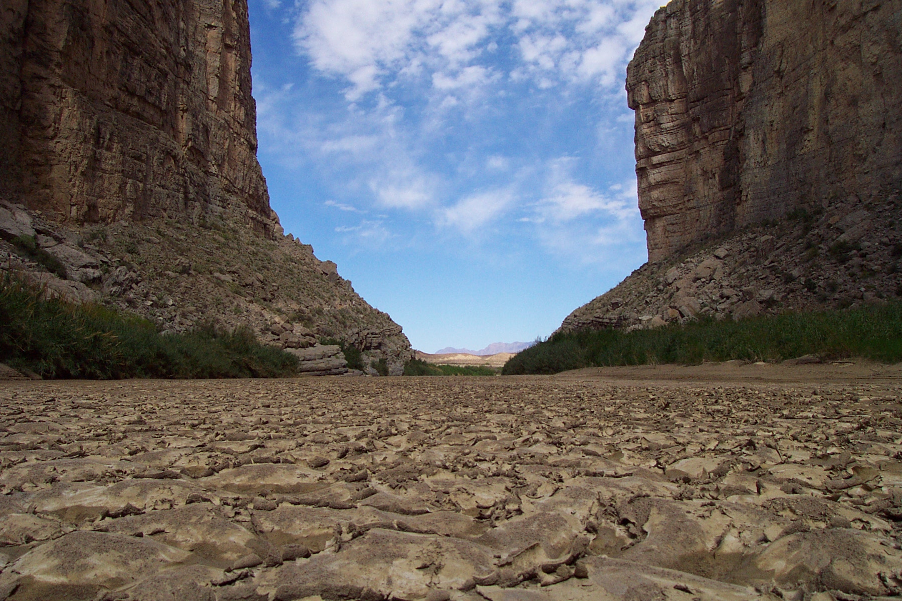 File:Big Bend National Park - Rio Grande riverbed with cracked mud ...
