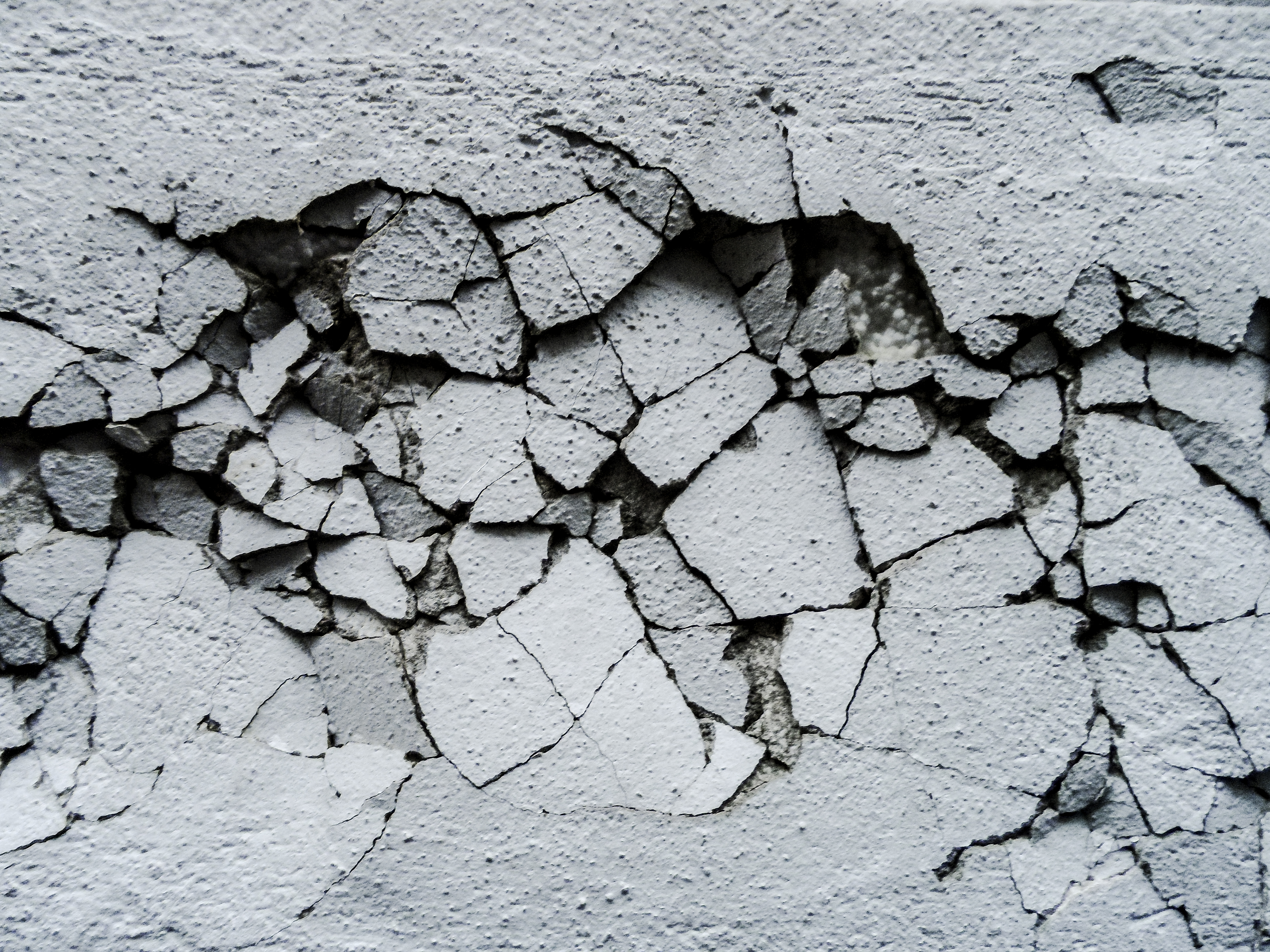 Cracked wall photo