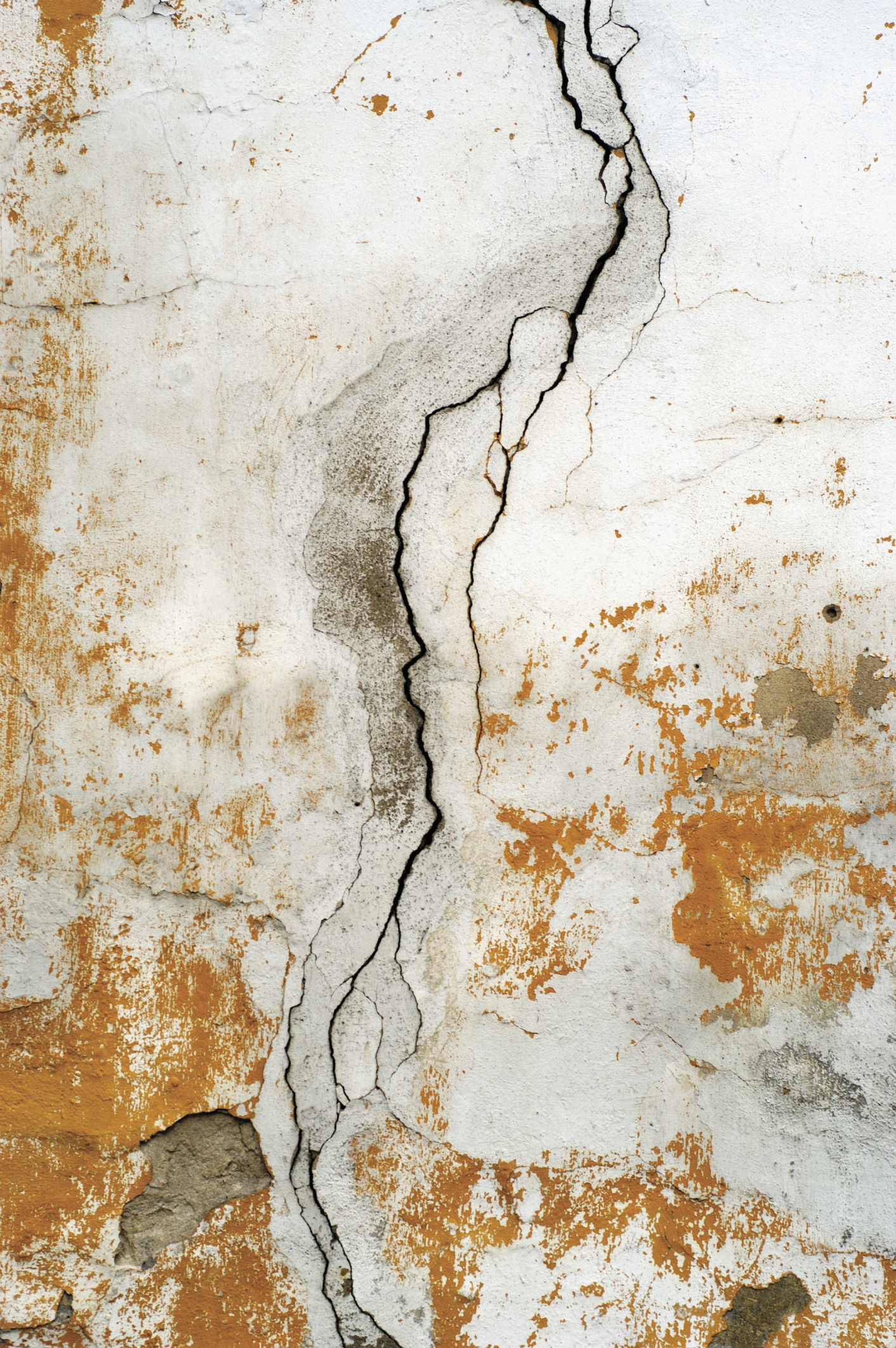 How to Determine if the Cracks in Walls Are Serious | Home Guides ...