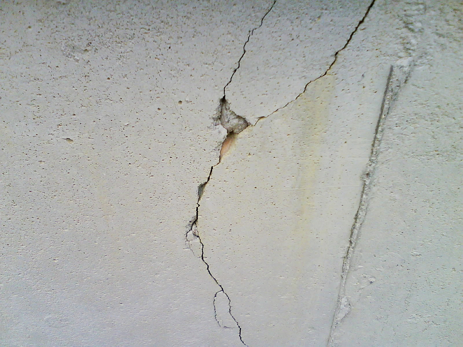 Help Needed! Foundation cracks of a new construction (attorney ...
