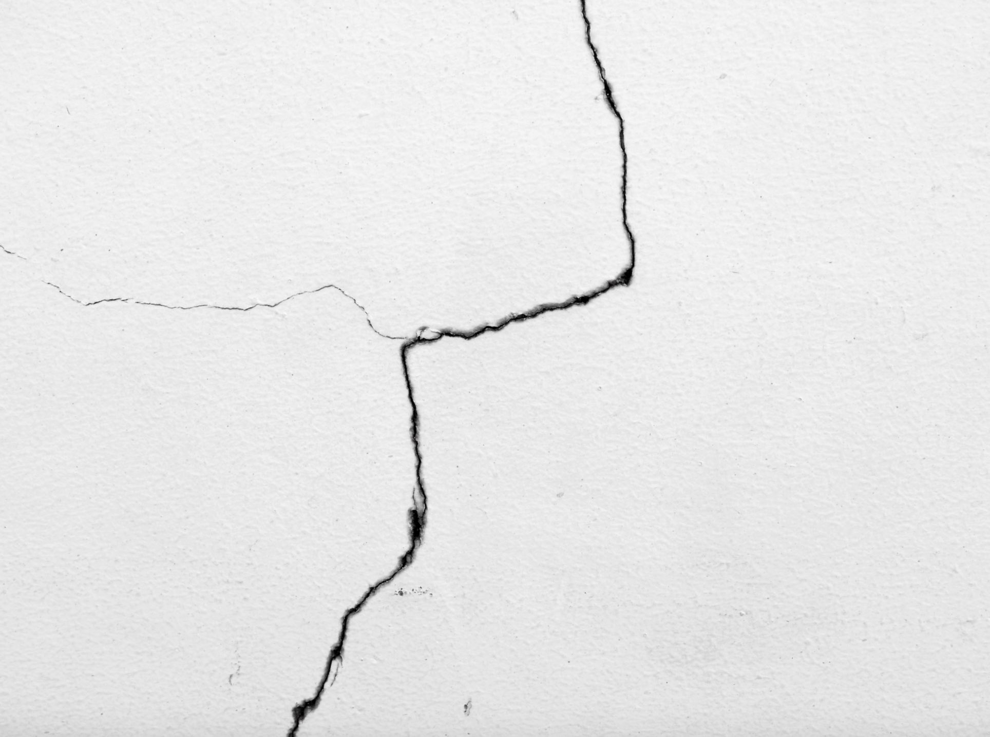 Fixing cracked render | EWI Store
