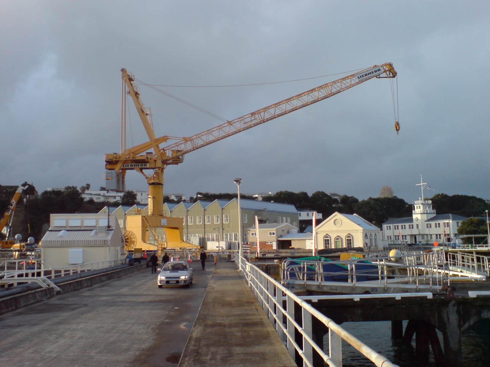 File:Devonport Naval Base Calliope's Crane.jpg - Wikimedia Commons