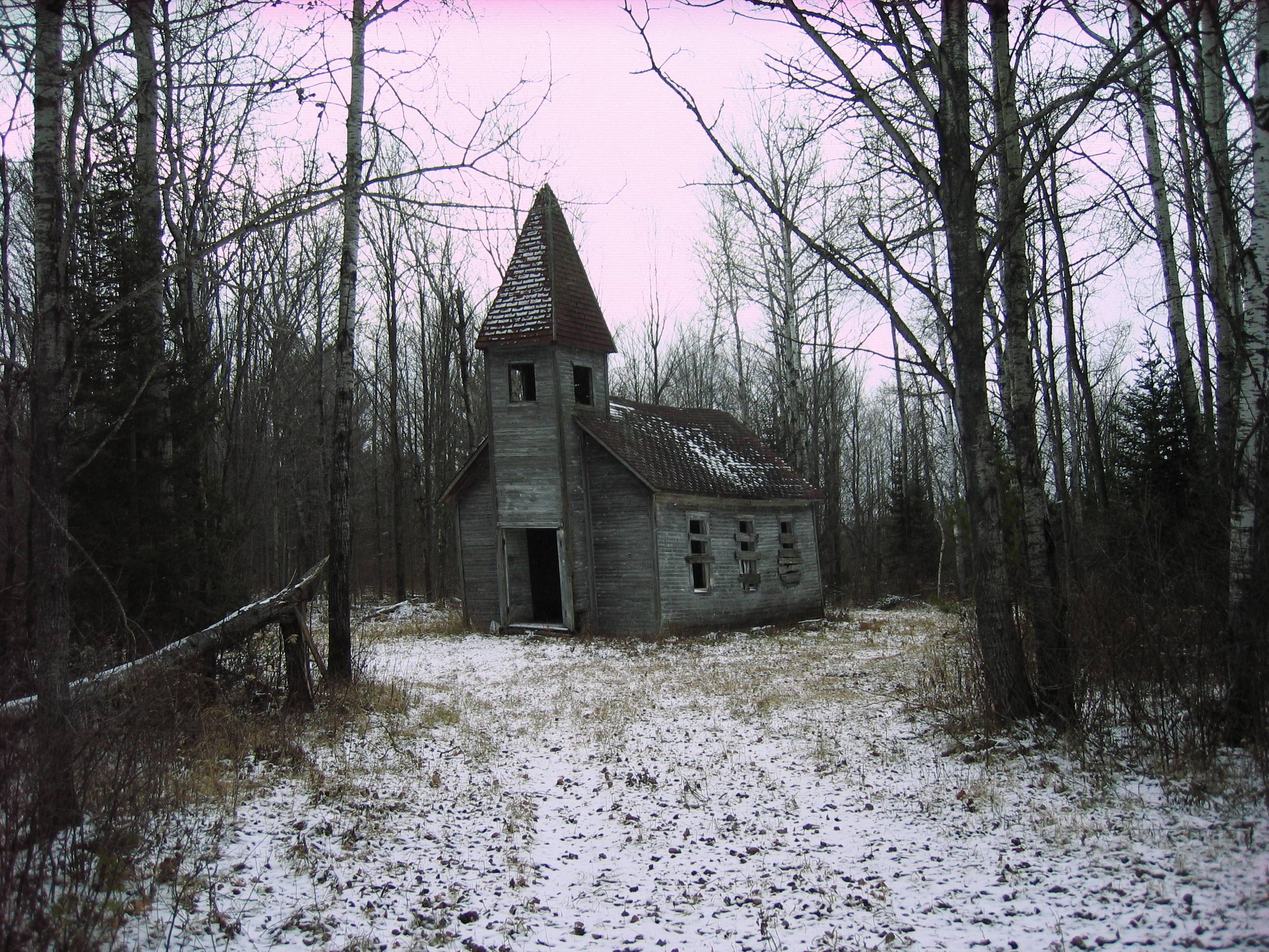 Creepy Abandoned Church : pics