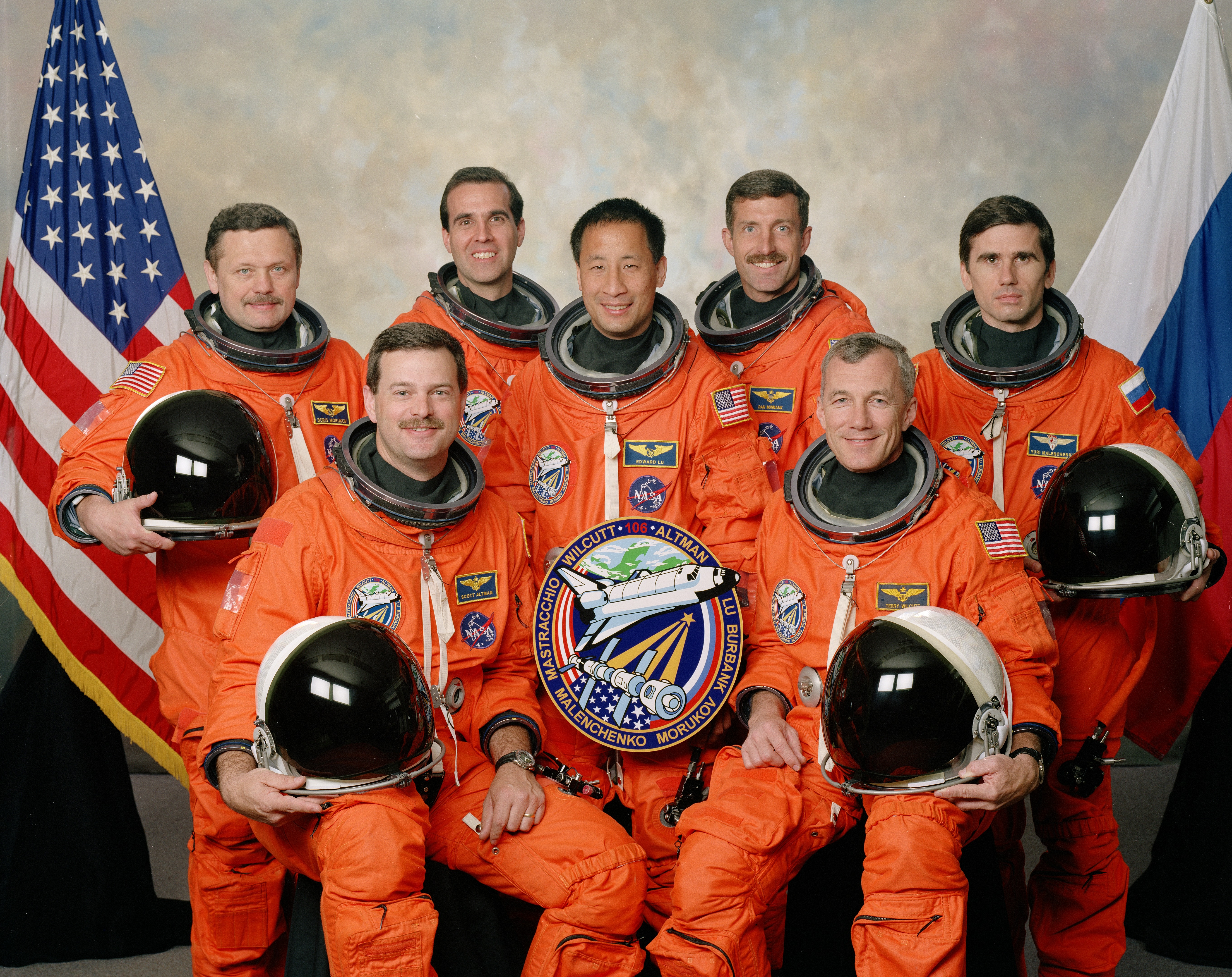 File:STS-106 crew.jpg - Wikimedia Commons