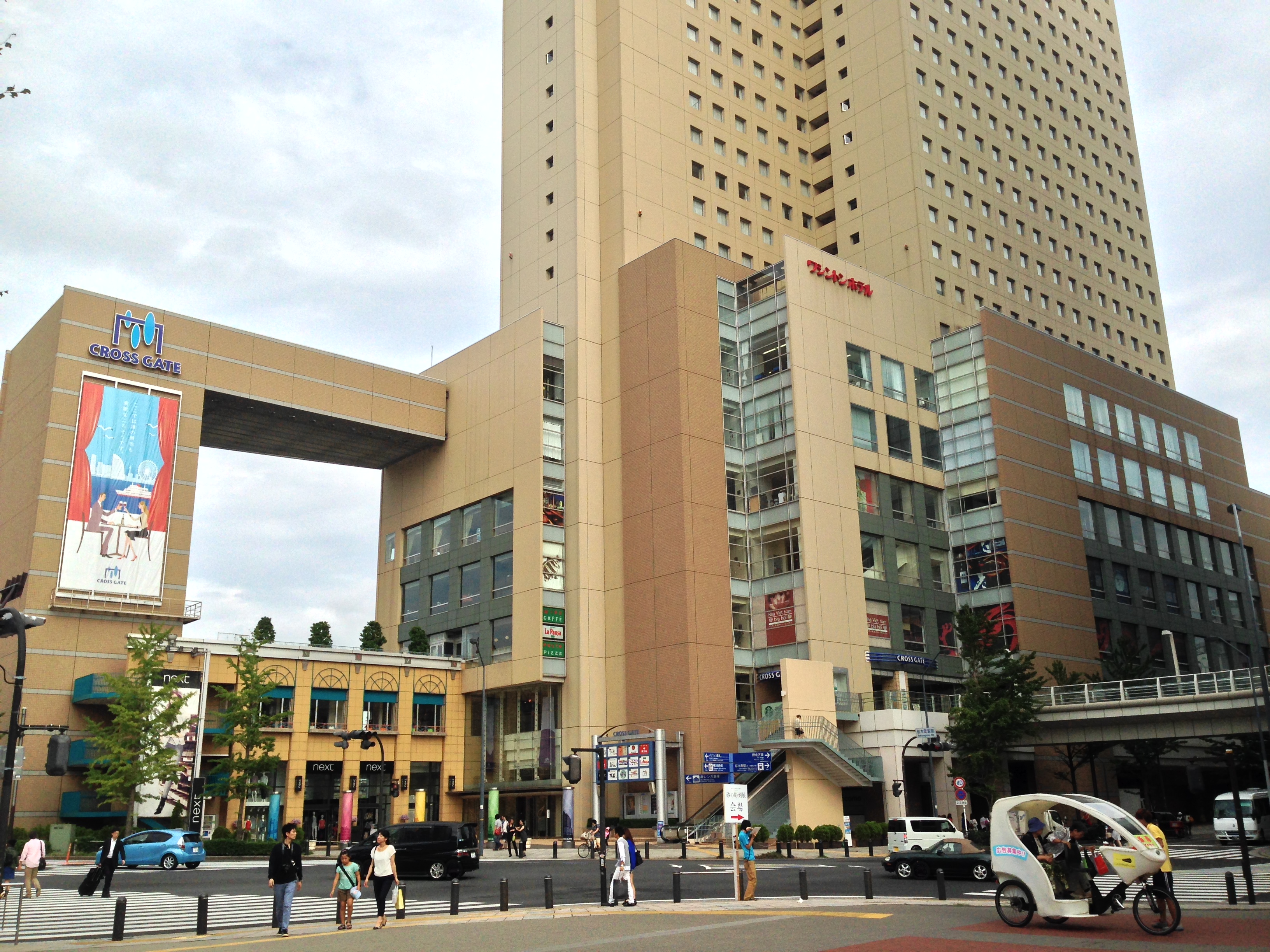 File:CROSS GATE (Yokohama) 03.JPG - Wikimedia Commons
