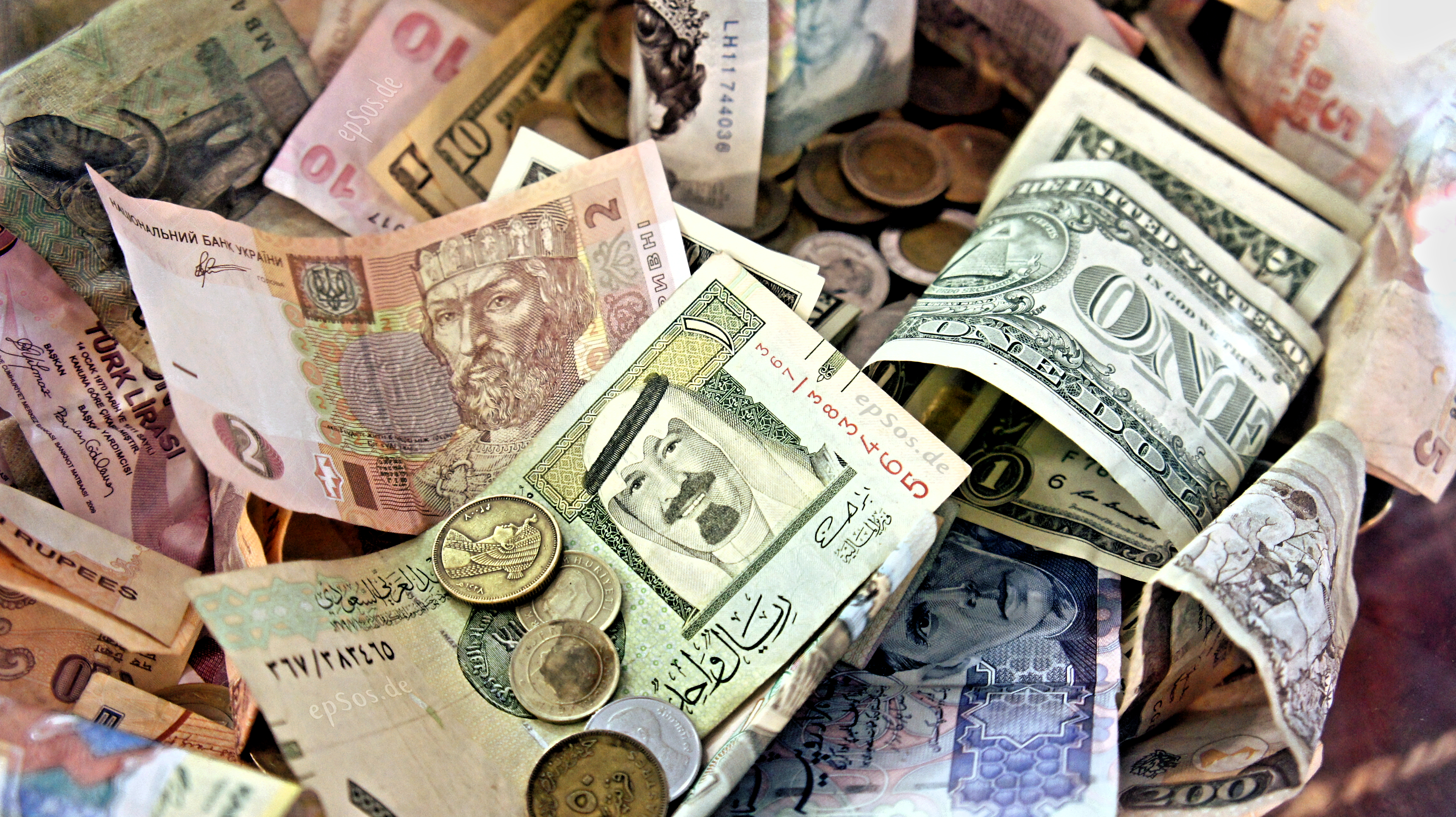 The Best Ways to Exchange Currency - The Frugal Vagabond