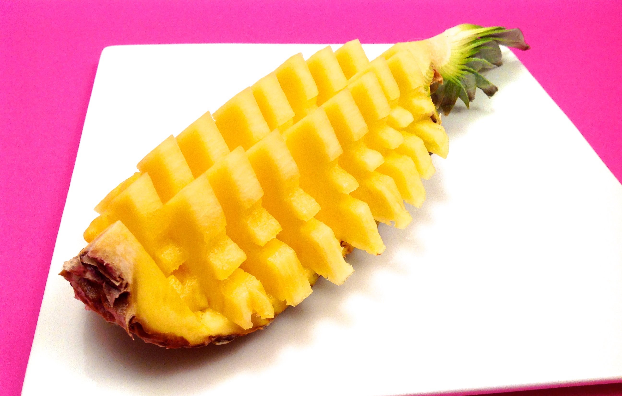How to Quickly Cut and Serve a Pineapple / Tips, Tricks, Party Ideas ...