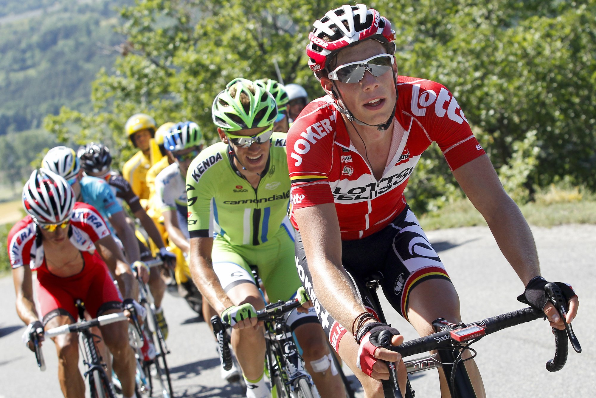 Motorcycle driver crashes pro cyclist - Business Insider
