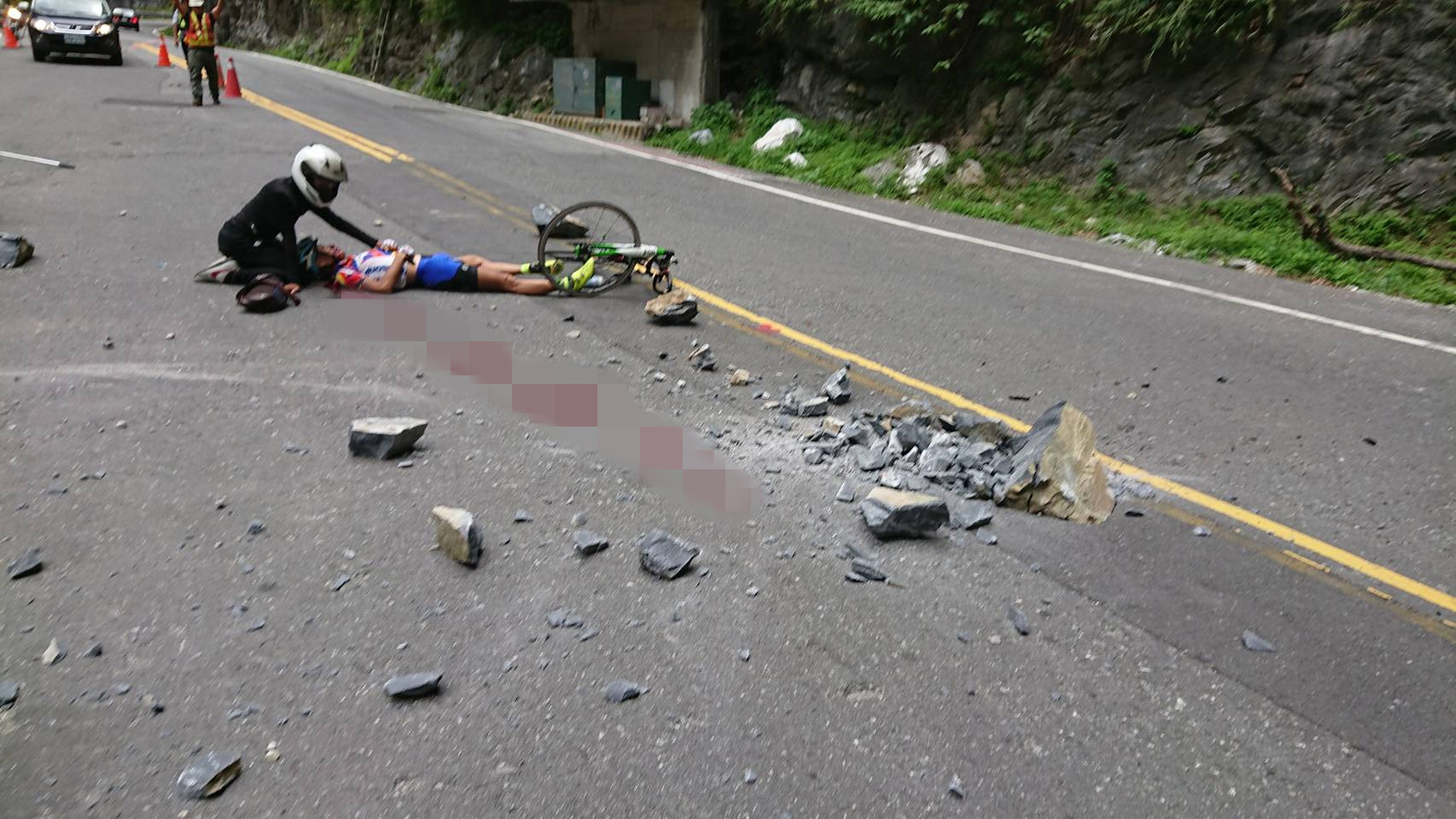 Japanese cyclist dies of injuries sustained from Taroko rockfall ...