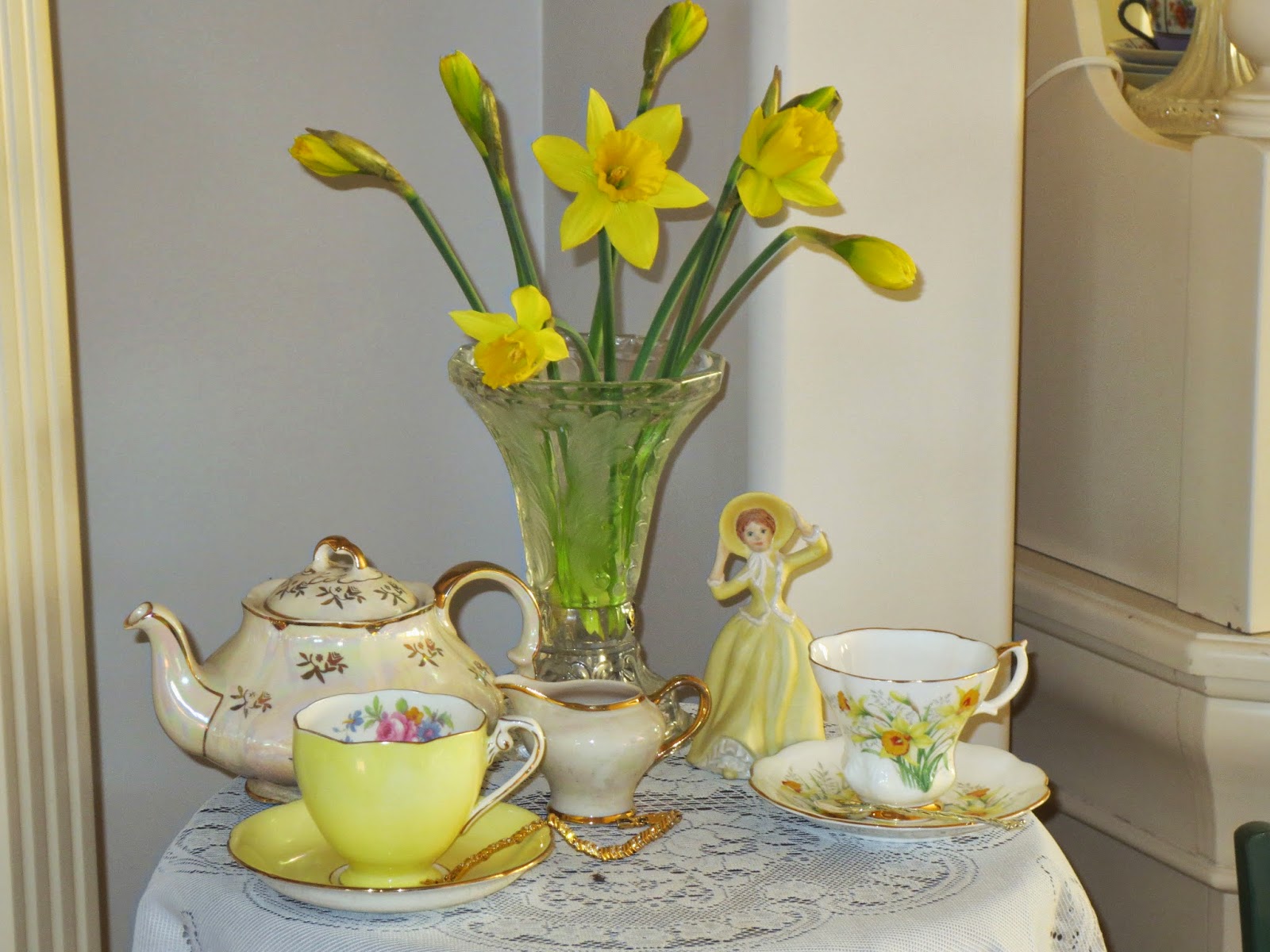 Karen's Cottage and Castle: A Friendship and Daffodil Tea