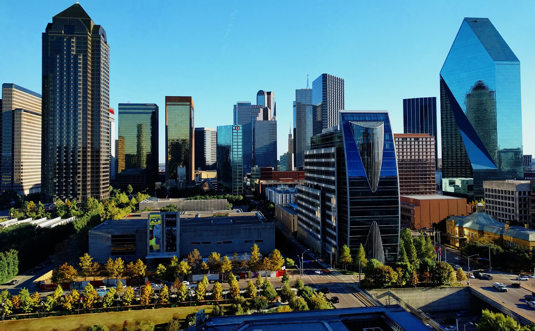 Downtown Dallas Apartments For Rent - Dallas, TX | Lifetime Locators