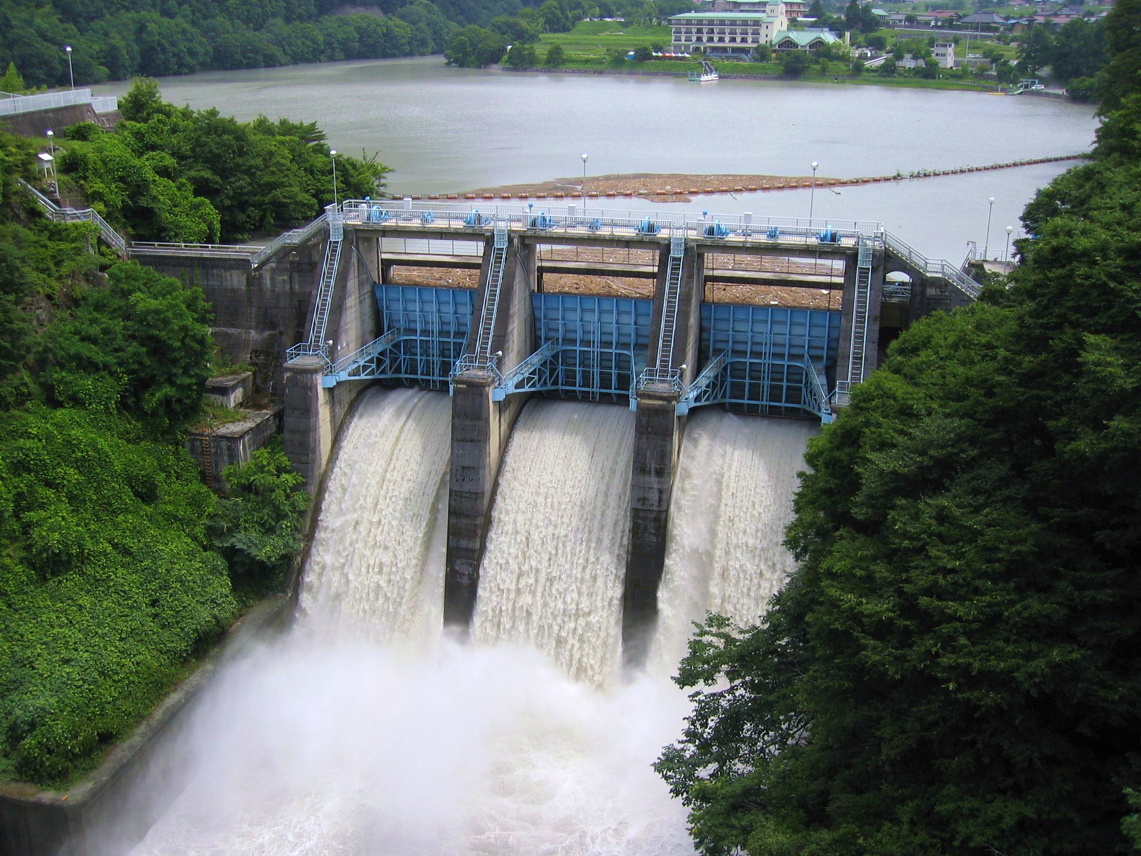 File:Takato Dam discharge.jpg - Wikimedia Commons