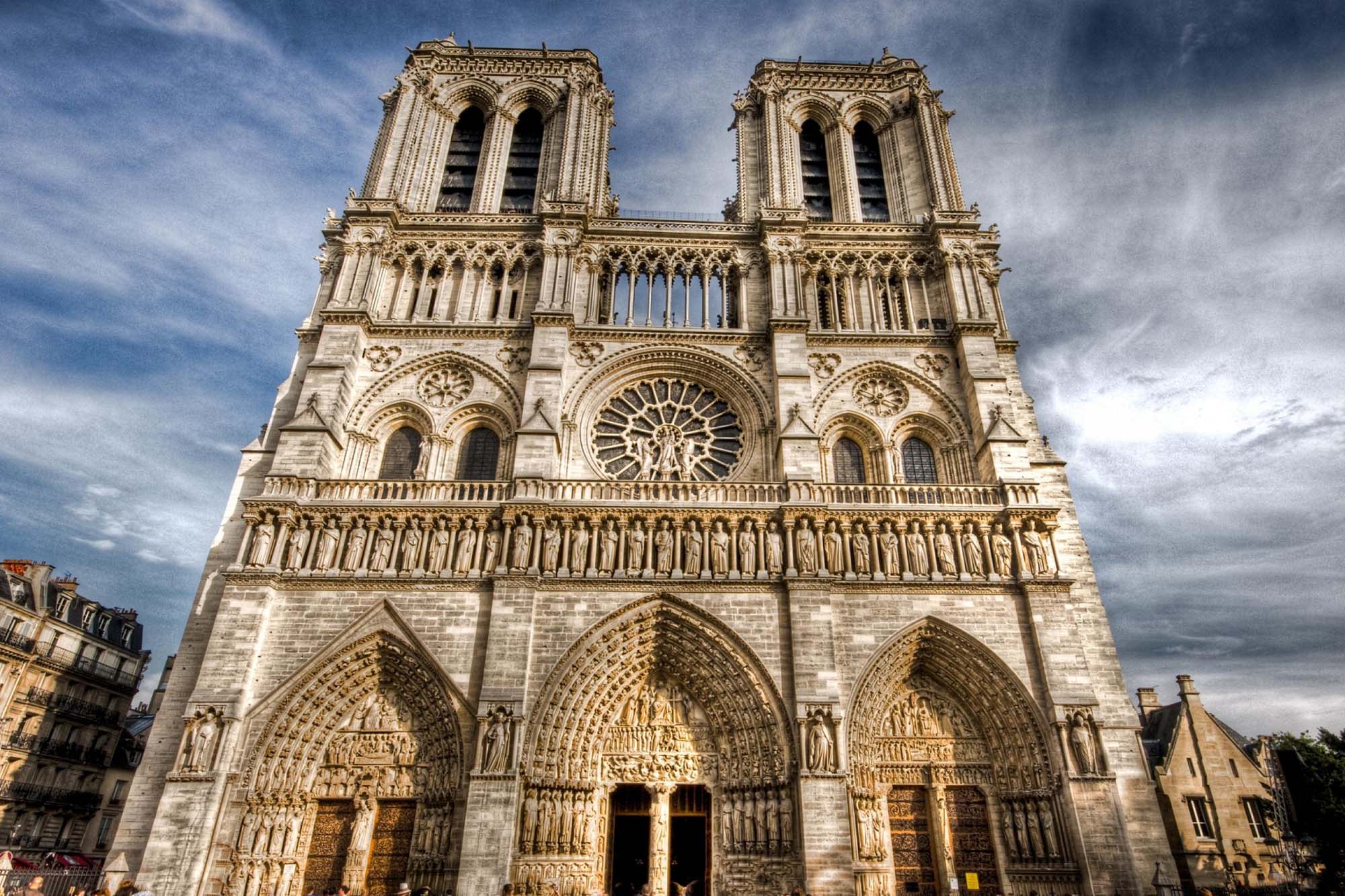 Notre-Dame de Paris Cathedral - AmazingPlaces.com