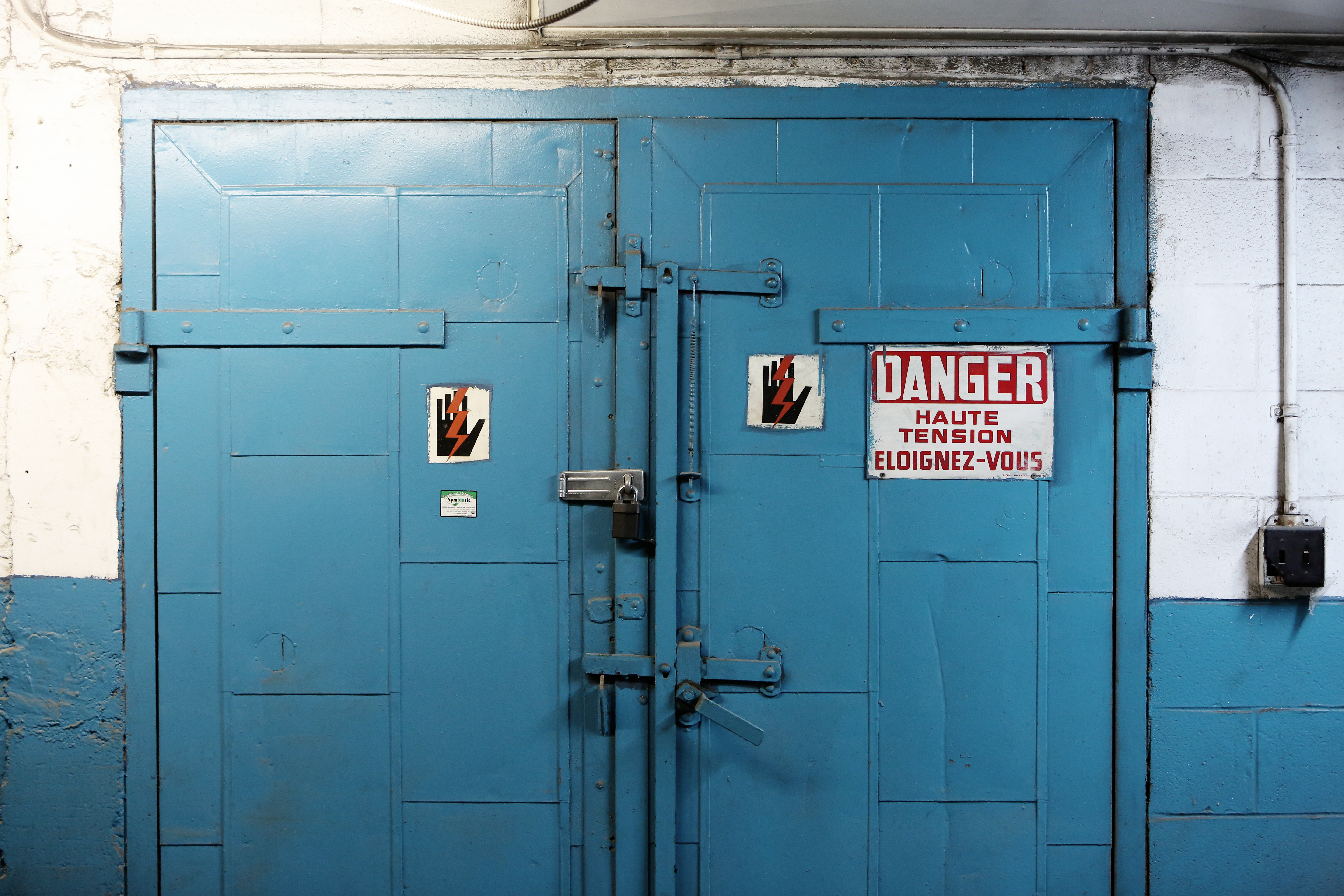 2014-12-Life-of-Pix-free-stock-photos-door-danger-blue-high-voltage ...